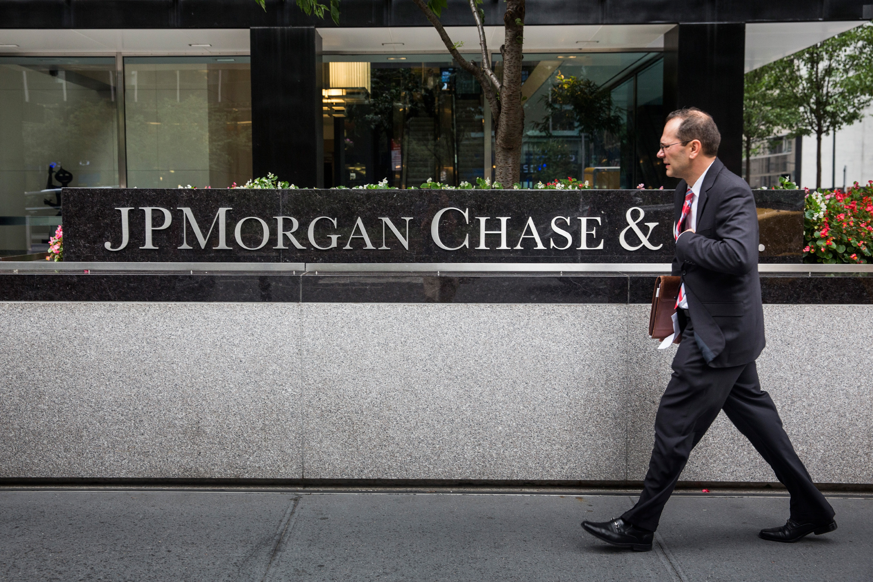 A man walks past JP Morgan Chase's corporate headquarters on August 12, 2014 in New York City. (Andrew Burton&mdash;Getty Images)