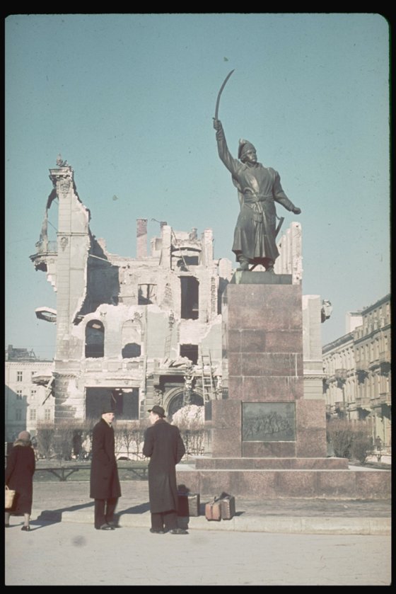 Poles stand beneath monument to Polish patriot, Jan Kiliński, 1939.