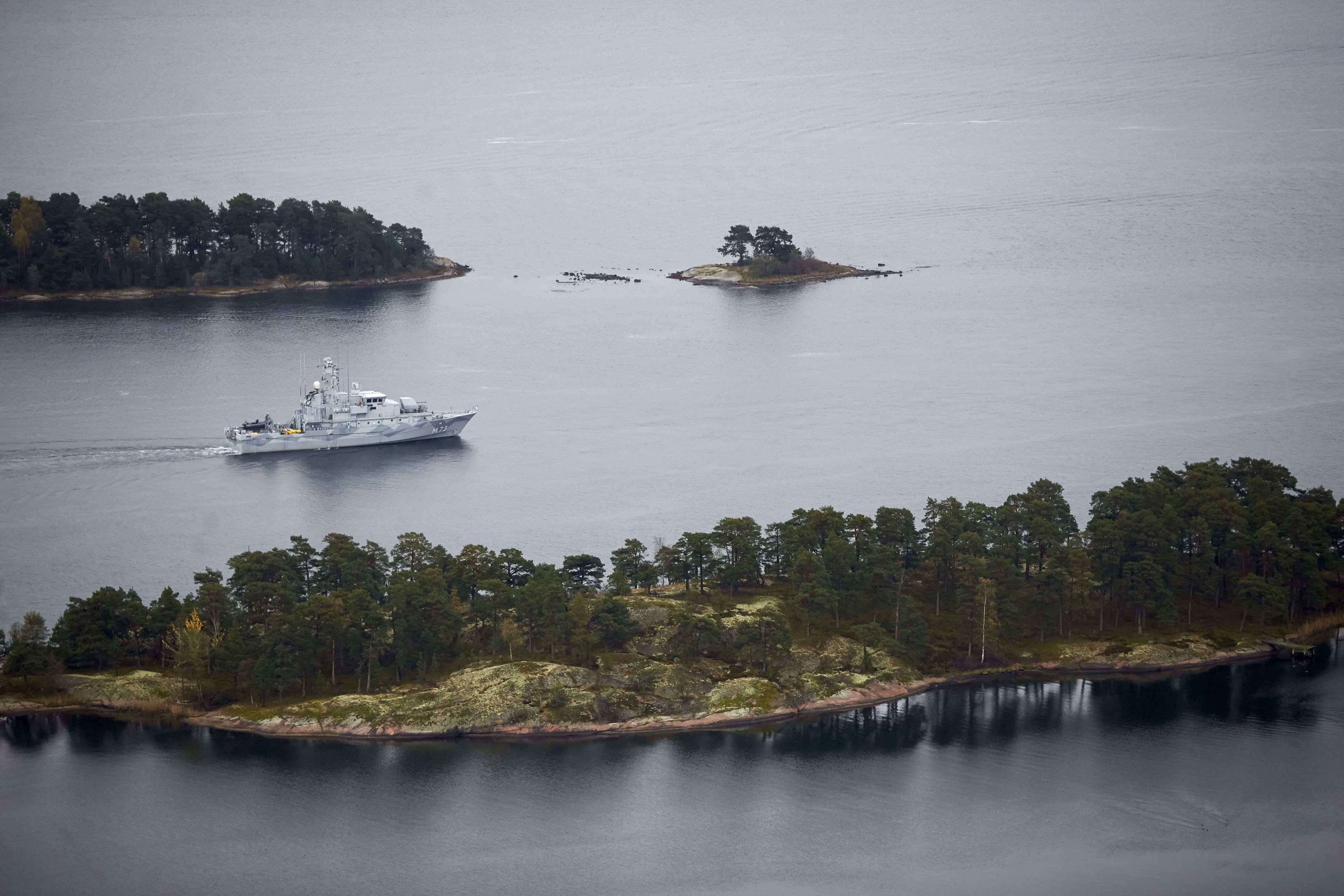 Swedish minesweeper HMS Koster searching for what the military says is a foreign threat in the waters in the Stockholm Archipelago, Sweden, on Oct. 19 2014. (Marko Saavala—AFP/Getty Images)
