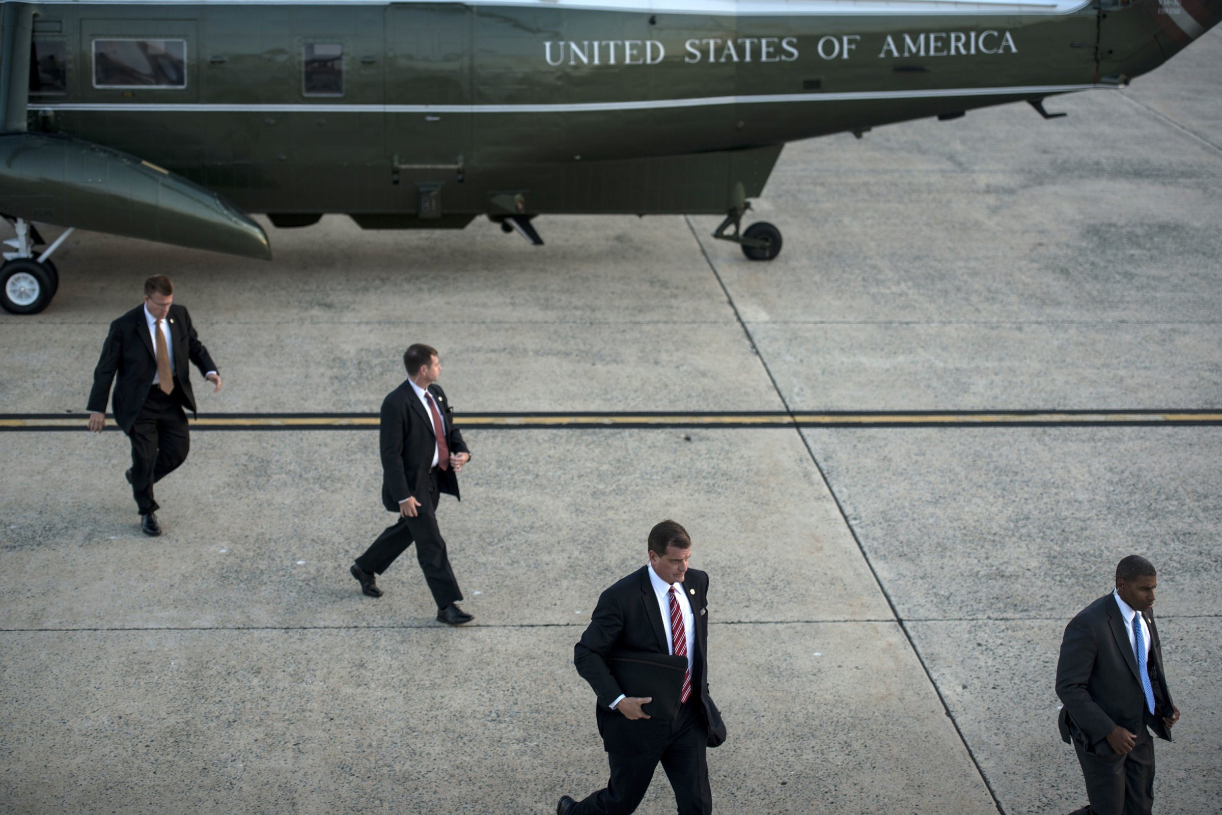 Members of the US Secret Service arrive to escort President Barack Obama on a trip at Andrews Air Force Base on Oct. 1, 2014 in Maryland.