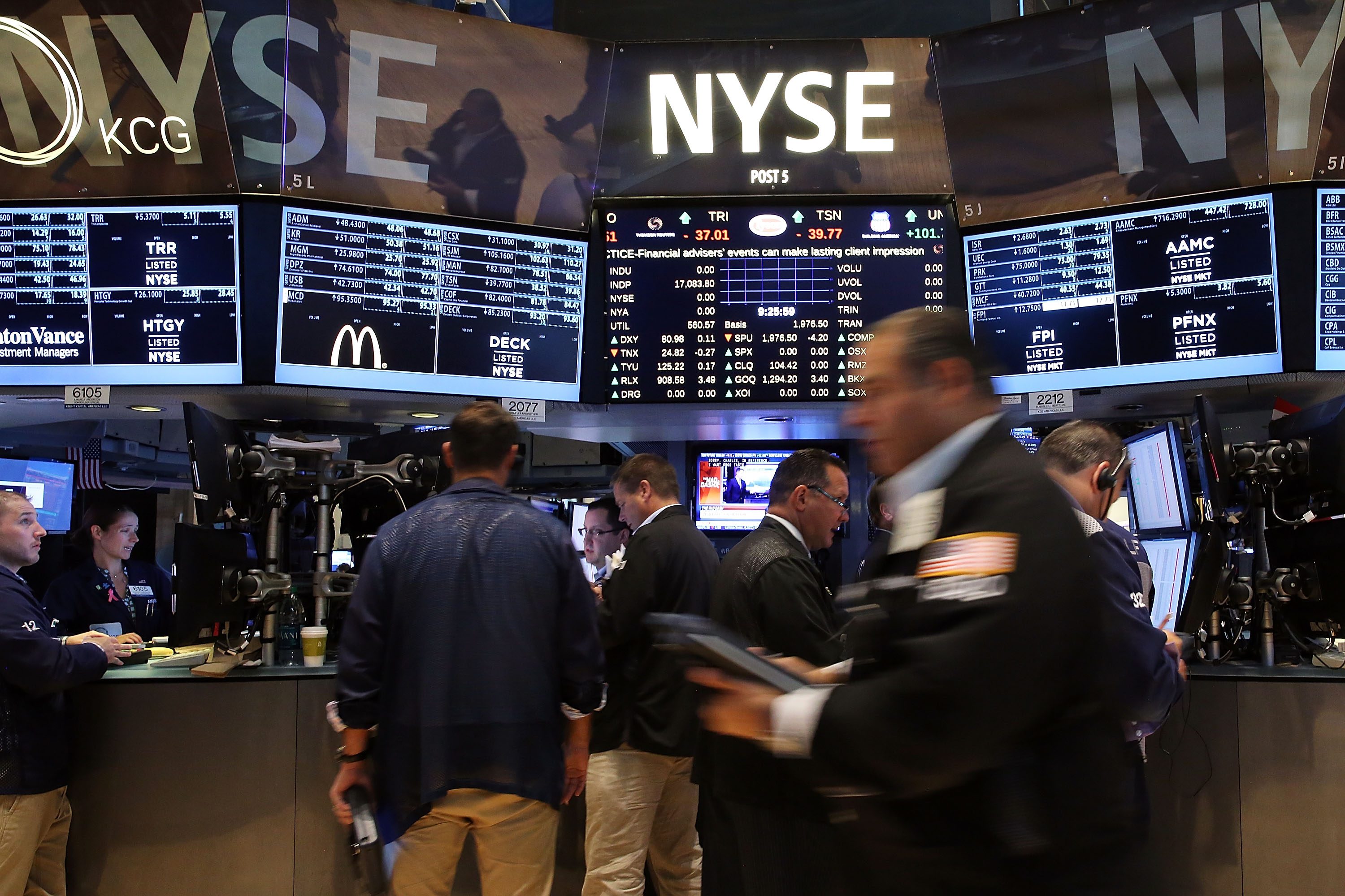 Traders work on the floor of the New York Stock Exchange (NYSE) on July 25, 2014 in New York City. (Spencer Platt—Getty Images)