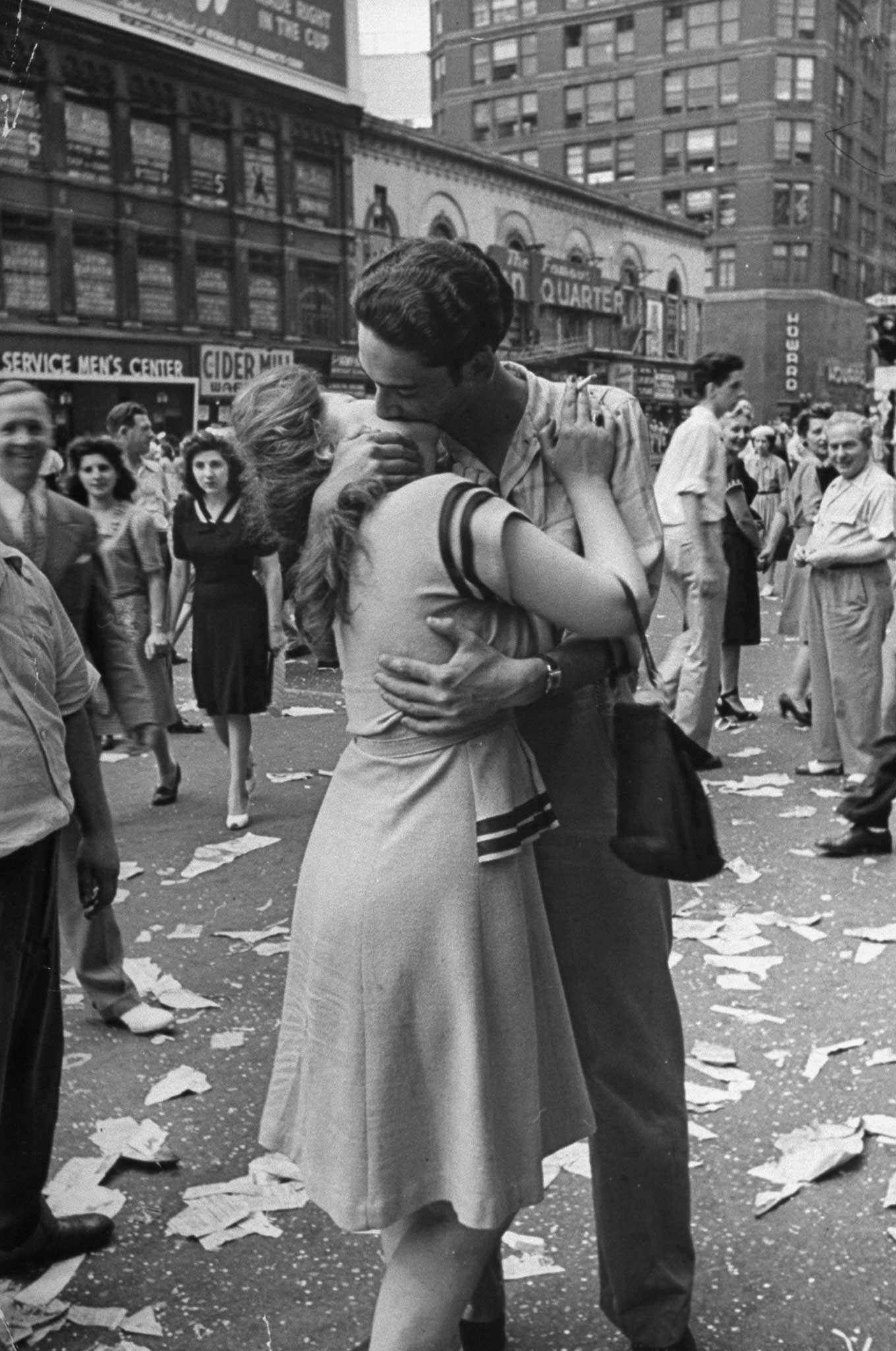 Times Square, August 14, 1945 Ñ V-J Day.
