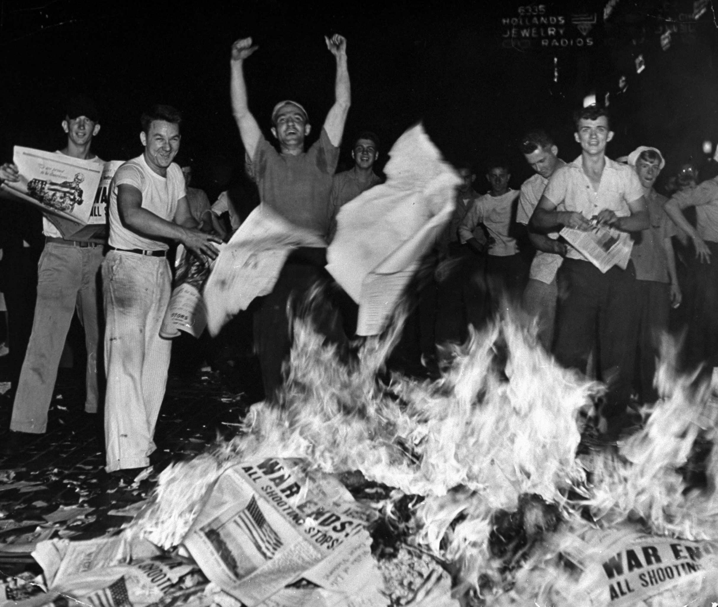 Not published in LIFE. Celebrations in Chicago, August 14, 1945 - V-J Day.