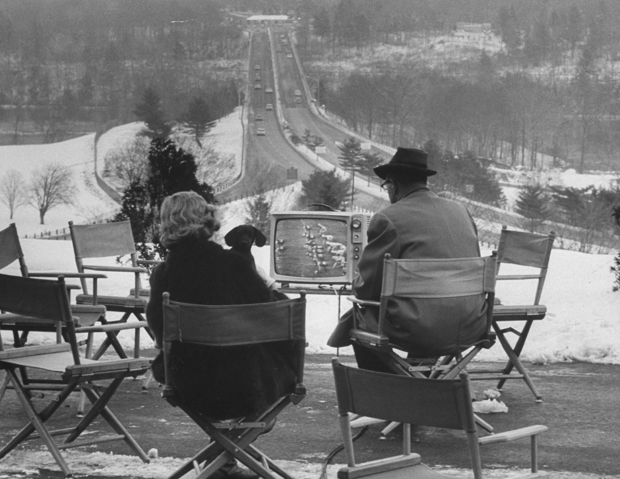 Die-hard New York Giants fans watch the 1962 NFL championship game against the Packers outside a Connecticut motel, beyond the range of the NYC-area TV blackout, December 1962. Green Bay won, 16-7.