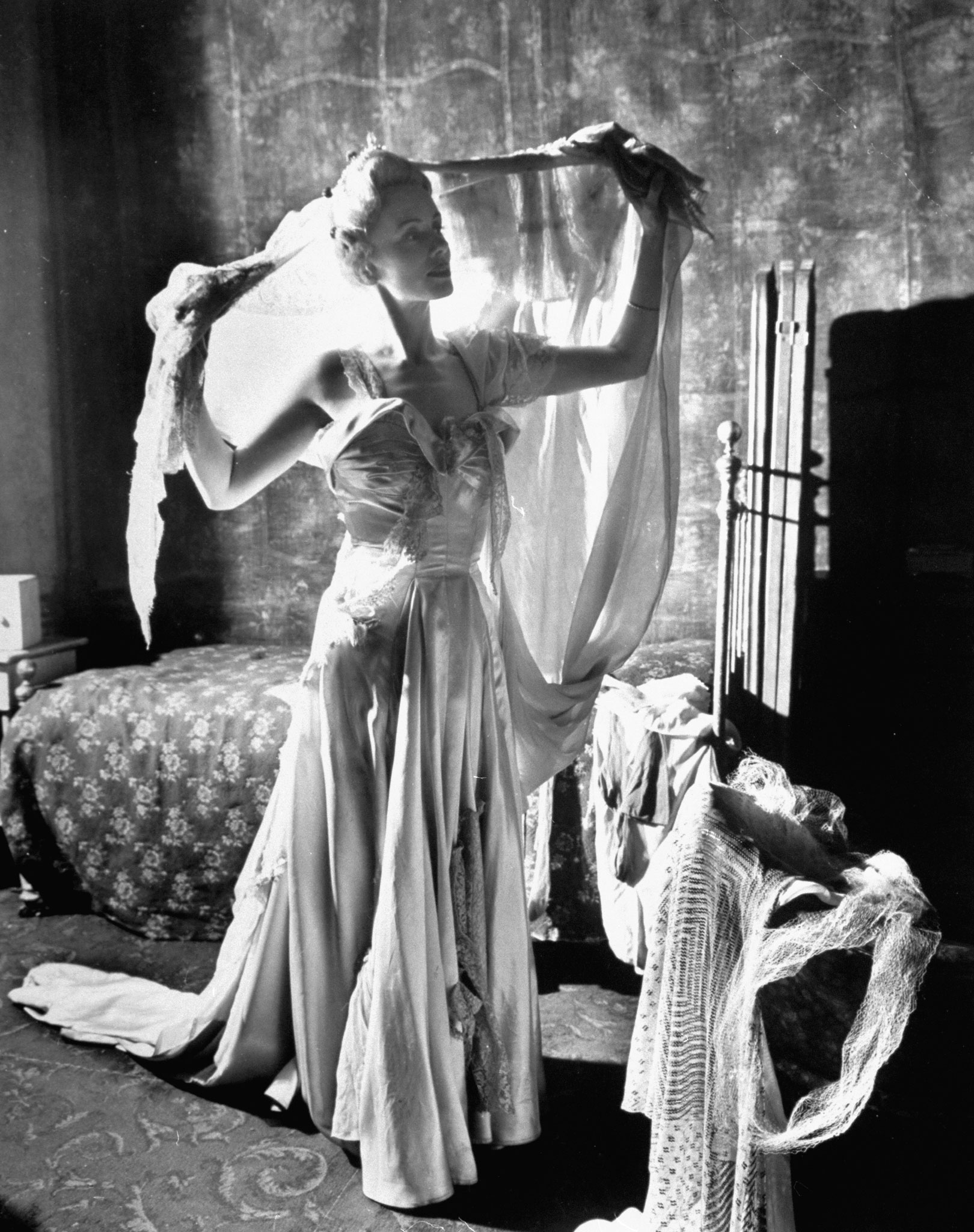 Blanche DuBois, is a Southern girl who lives in a make-believe world of grandeur, preens in faded evening gowns and makes herself out to be sweet, genteel and deliccate. She comes to visit her sister Stella and brother-in-law in the French quarter of New Orleans.