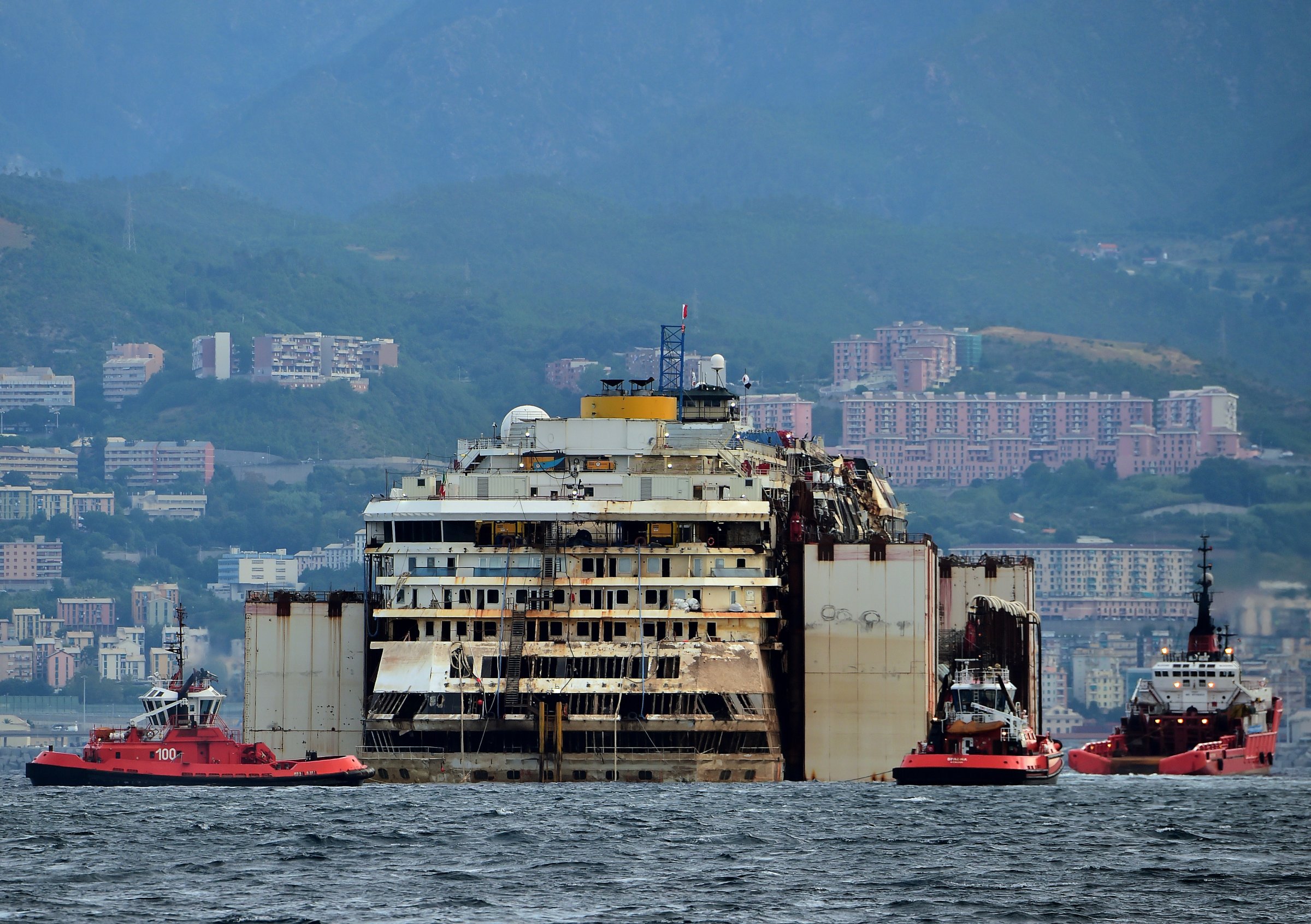 ITALY-SHIPPING-TOURISM-DISASTER-SALVAGE