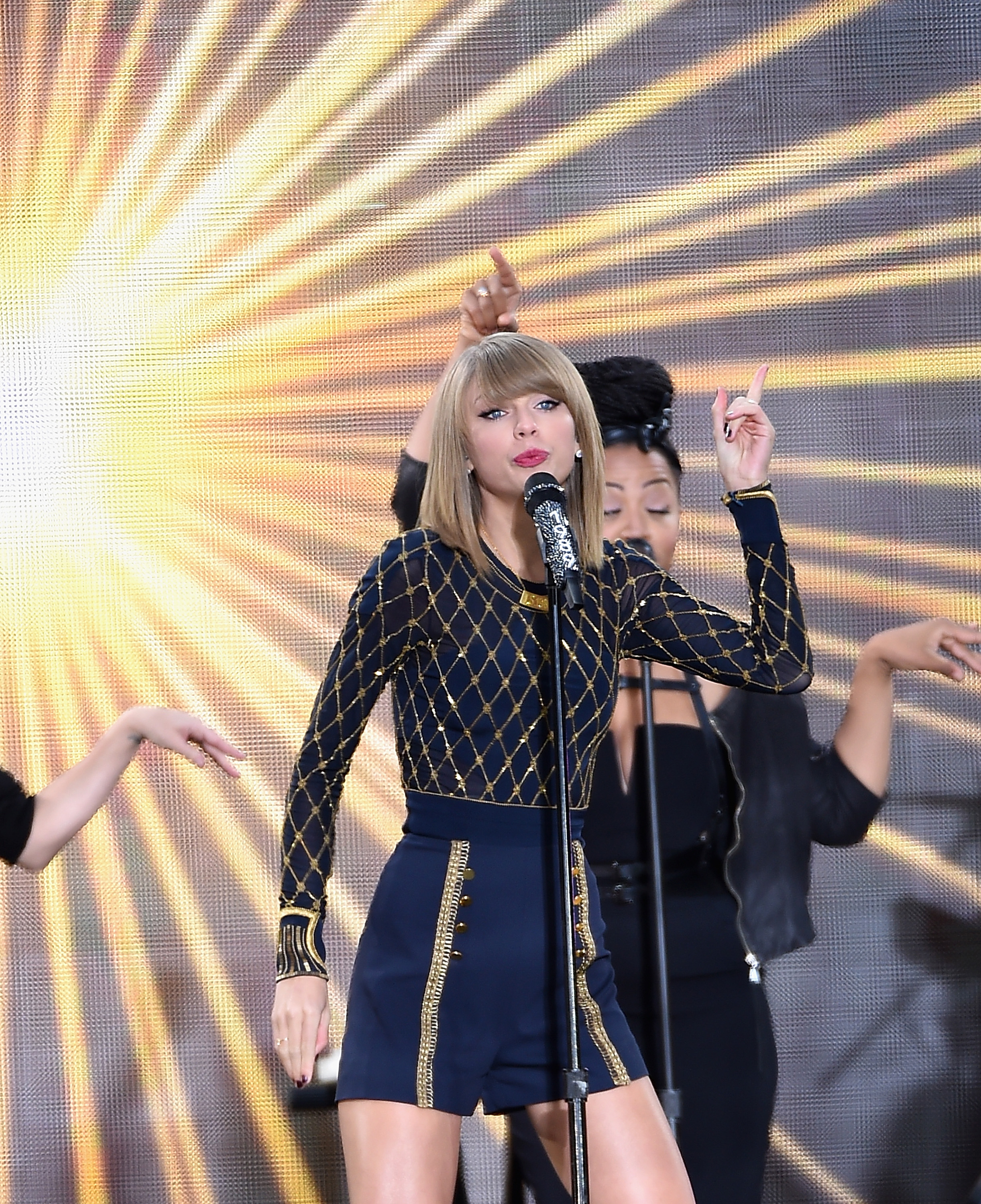 Taylor Swift Performs On ABC's 