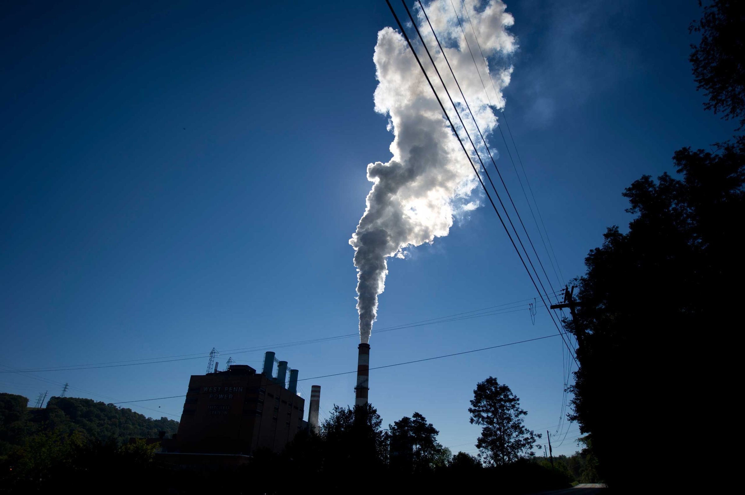 A plume of exhaust extends from the Mitchell Power Station, a coal-fired power plant located 20 miles southwest of Pittsburgh, on Sept. 24, 2013 in New Eagle, Pa.