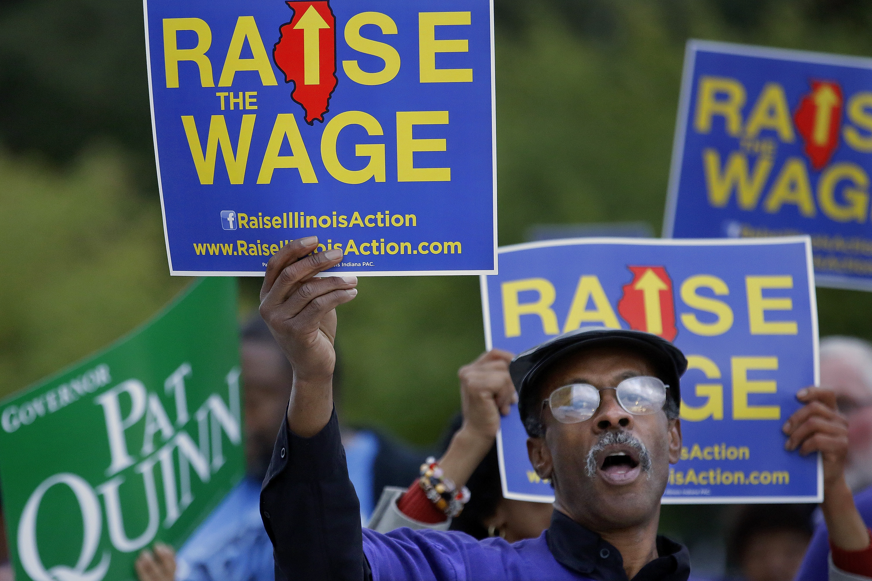 Minimum wage supporters rally outside an Illinois gubernatorial debate on Oct. 9, 2014. (Seth Perlman—AP)