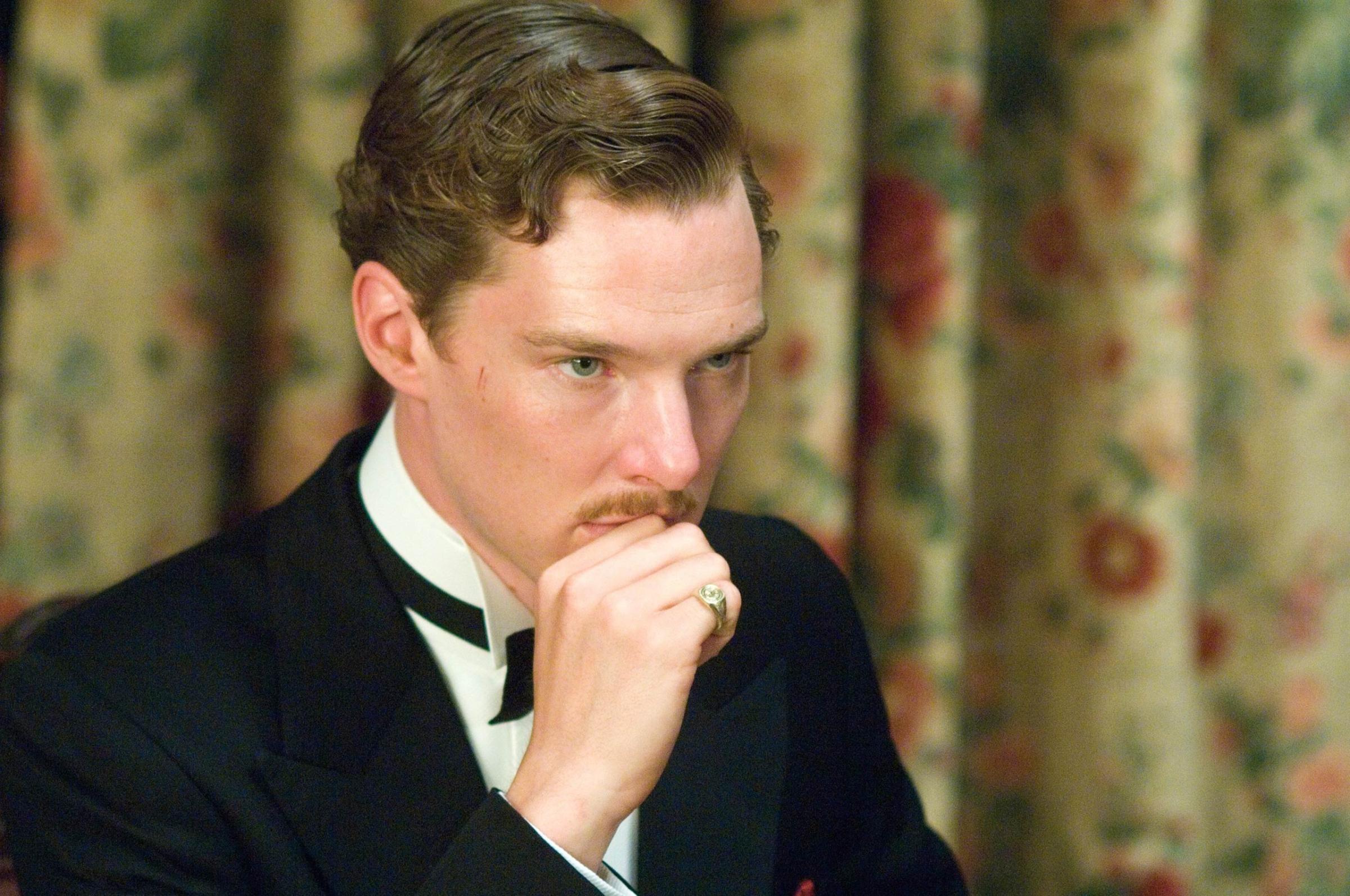 Benedict Cumberbatch (Paul Marshall) on the set of Atonement