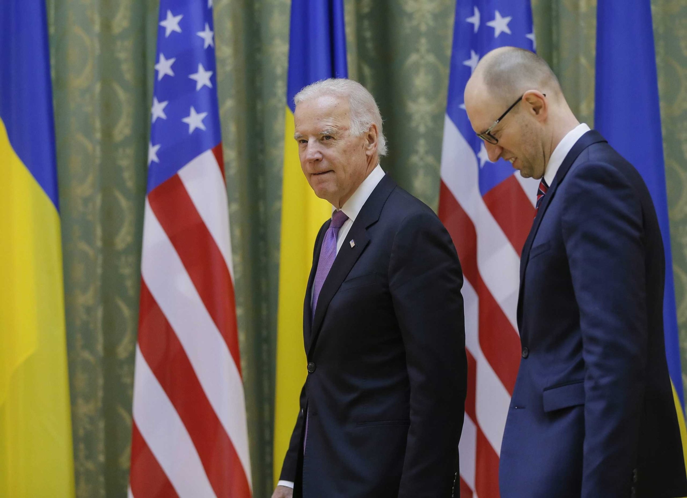 Vice President Joe Biden and Ukrainian Prime Minister Arseniy Yatsenyuk arrive for their meeting in Kiev, Ukraine, 21 Nov. 21,2014.