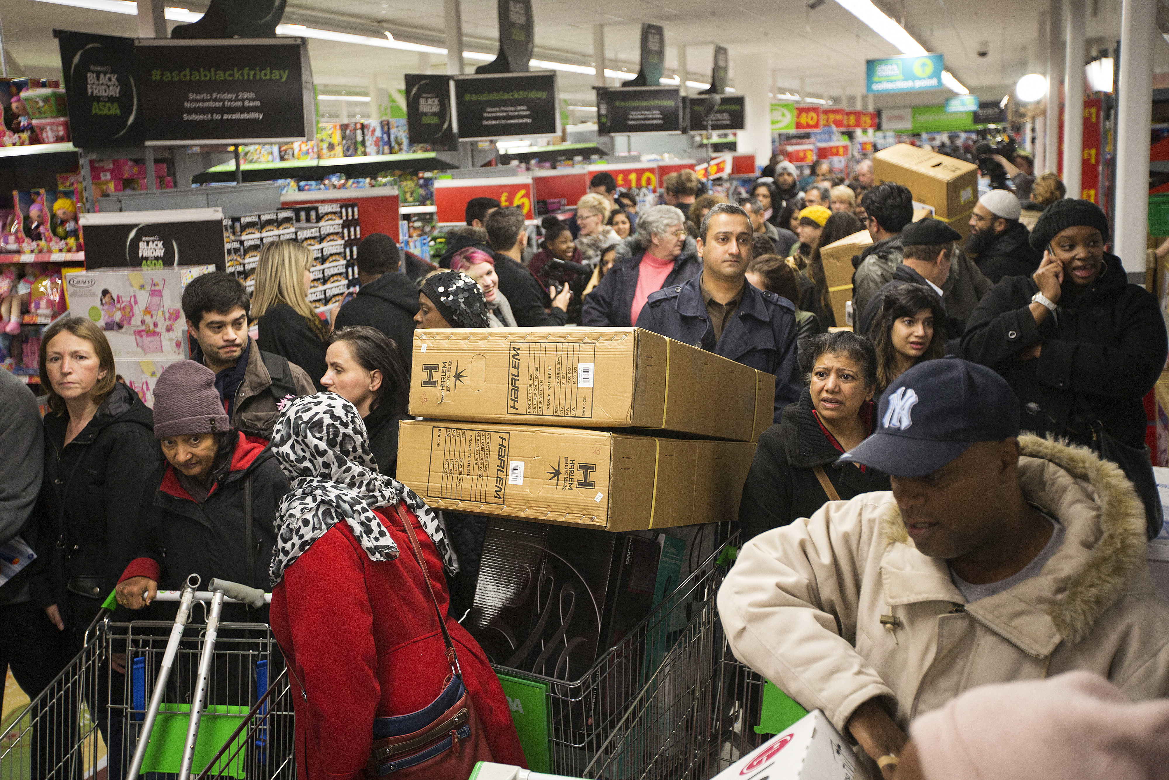 Customers push loaded shopping carts through crowded aisles as they look for bargains during a Black Friday discount sale inside an Asda supermarket in Wembley, London, U.K., on Friday, Nov. 29, 2013. (Bloomberg&mdash;Bloomberg via Getty Images)
