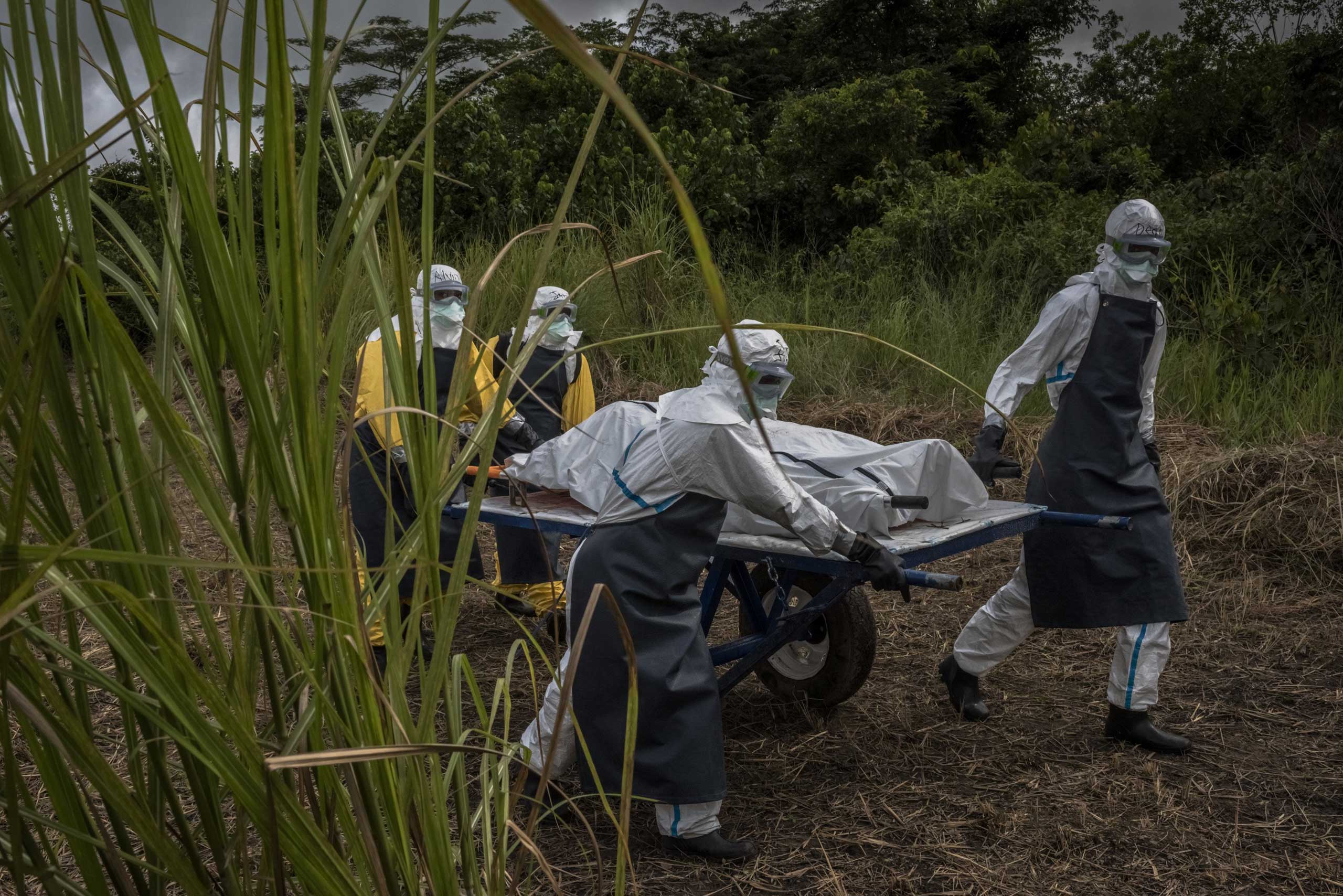 A team transports a corpse for burial near an Ebola treatment center in Suakoko, Liberia, Oct. 5, 2014. (Daniel Berehulak—The New York Times/Redux)
