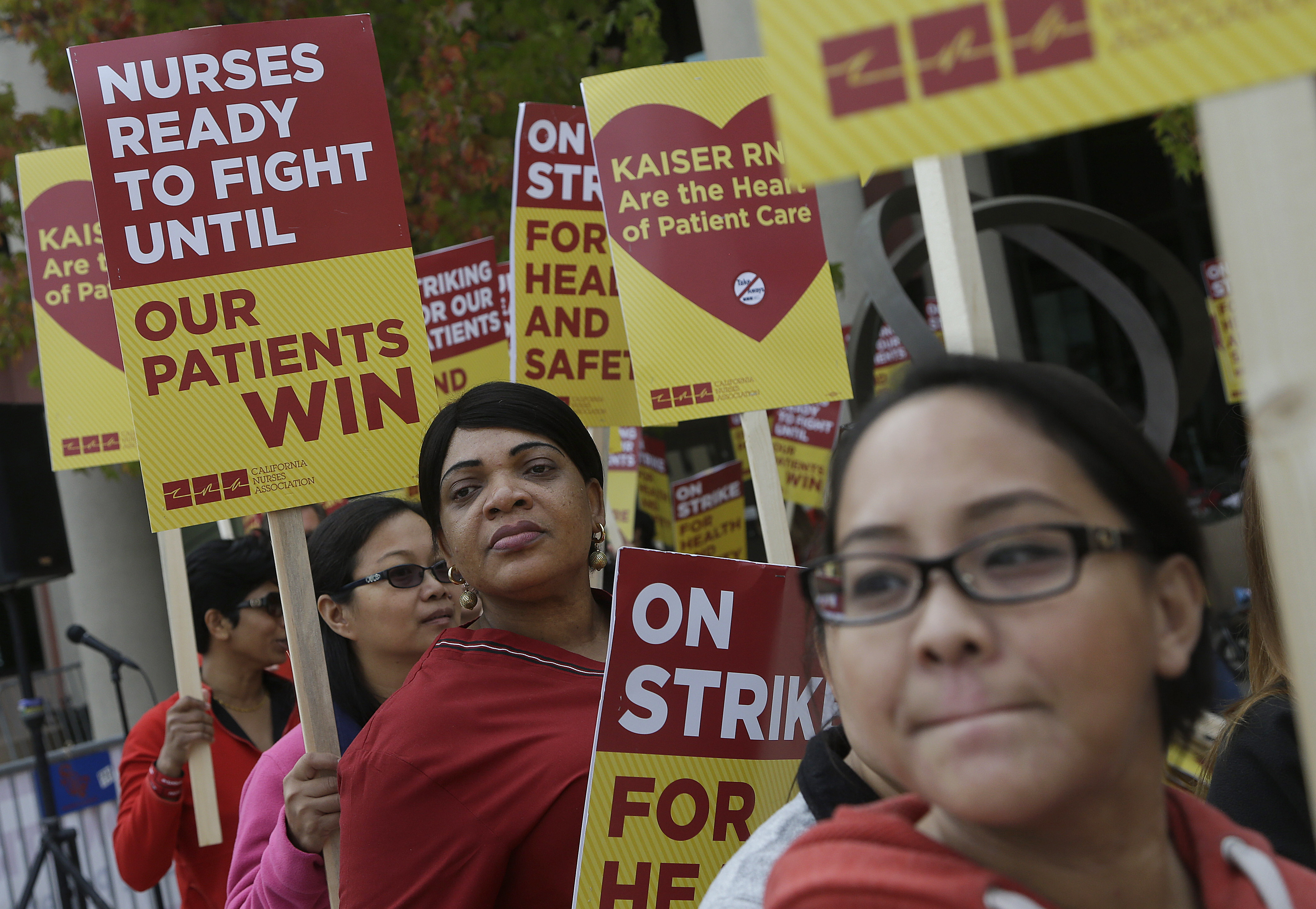 Registered nurses and supporters protest outside of a Kaiser Permanente facility in San Francisco, Tuesday, Nov. 11, 2014. (Jeff Chiu—AP)