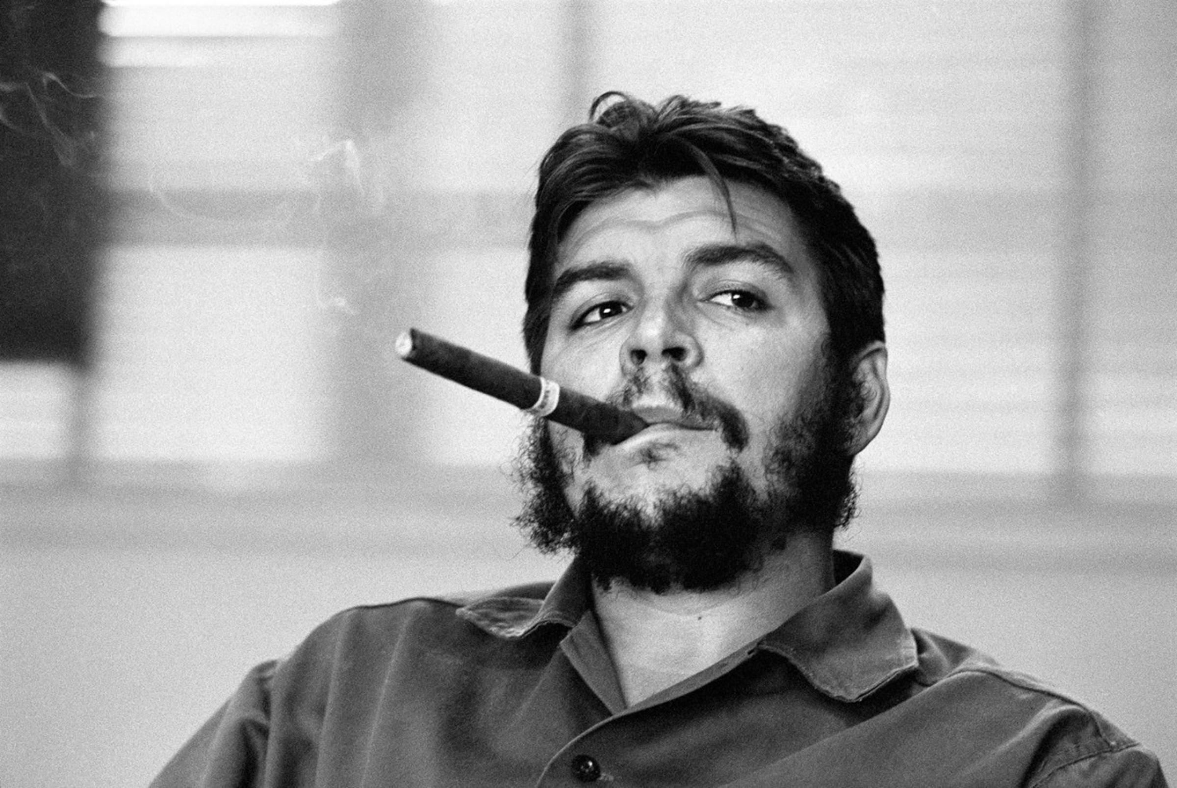Havana. Ministry of Industry. Ernesto GUEVARA (Che), Argentinian politician, Minister of industry (1961-1965) during an exclusive interview in his office.