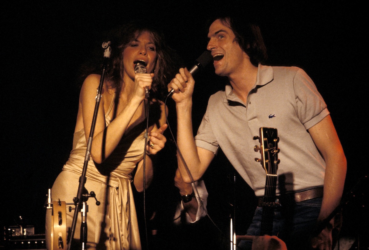 Carly Simon and James Taylor performing (Richard E. Aaron—Redferns / Getty Images)
