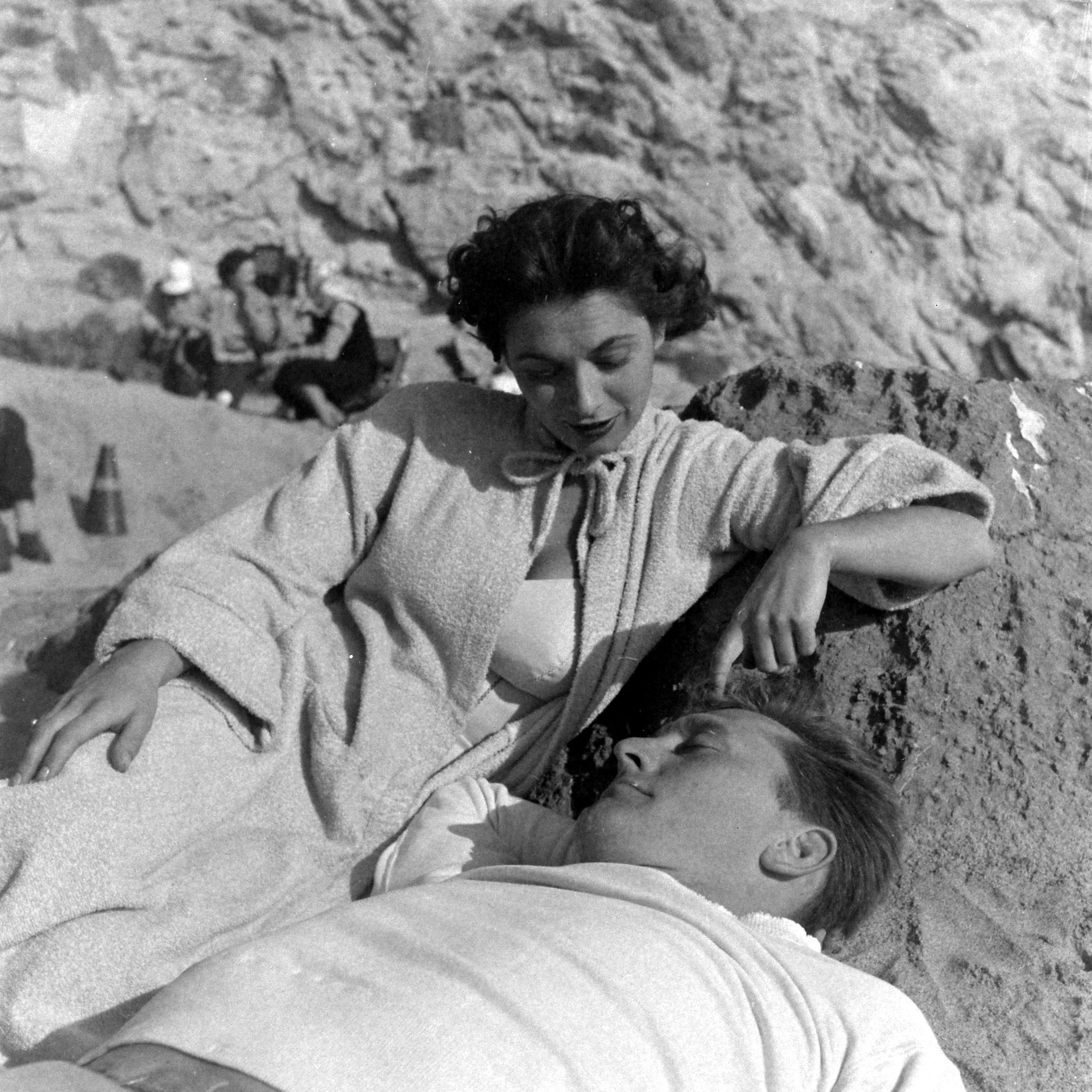 Kirk Douglas and actress Ruth Roman, 1949.