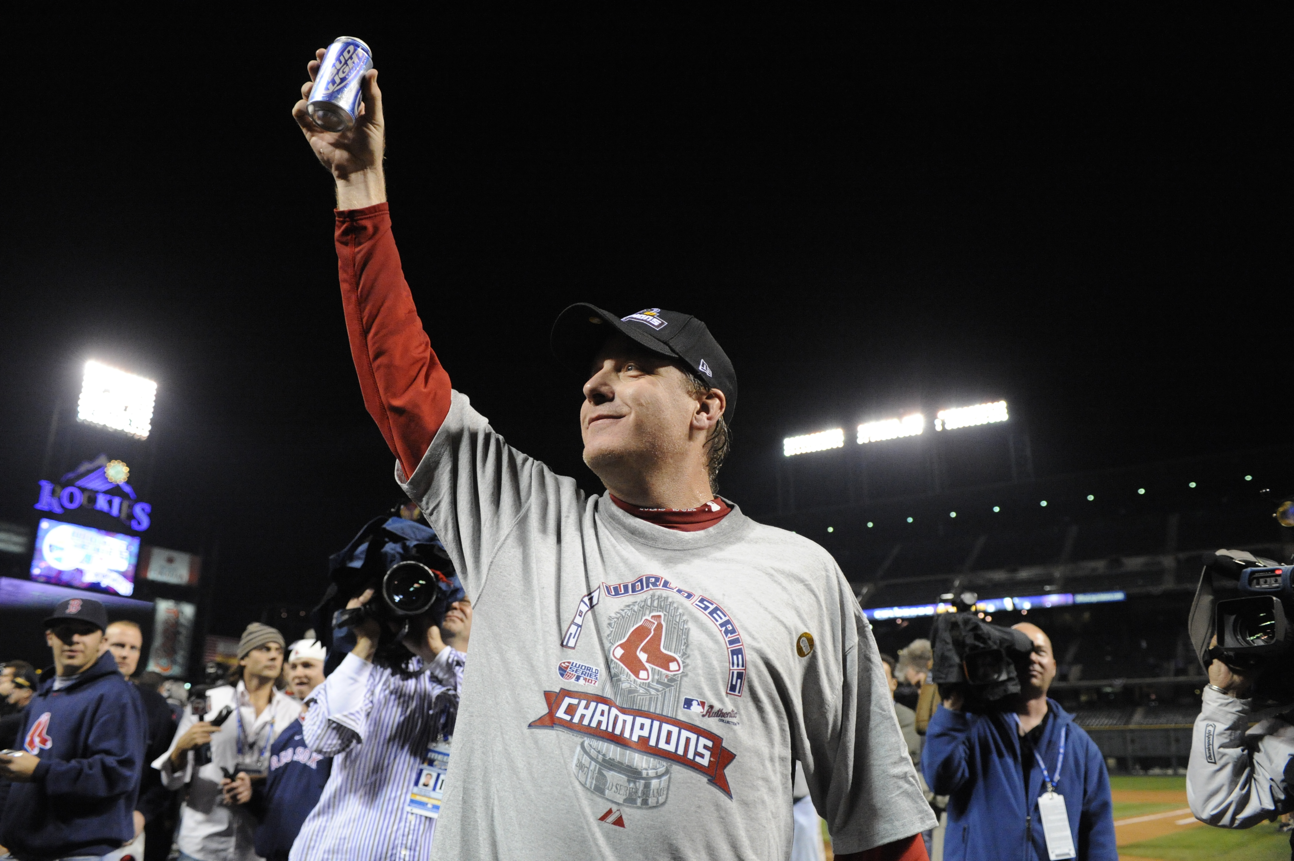 Red Sox Pitcher Curt Schilling holds a beer to the crowd, mostly Red Sox fans after the Sox won the series 4-0. (Andy Cross&mdash;Denver Post via Getty Images)
