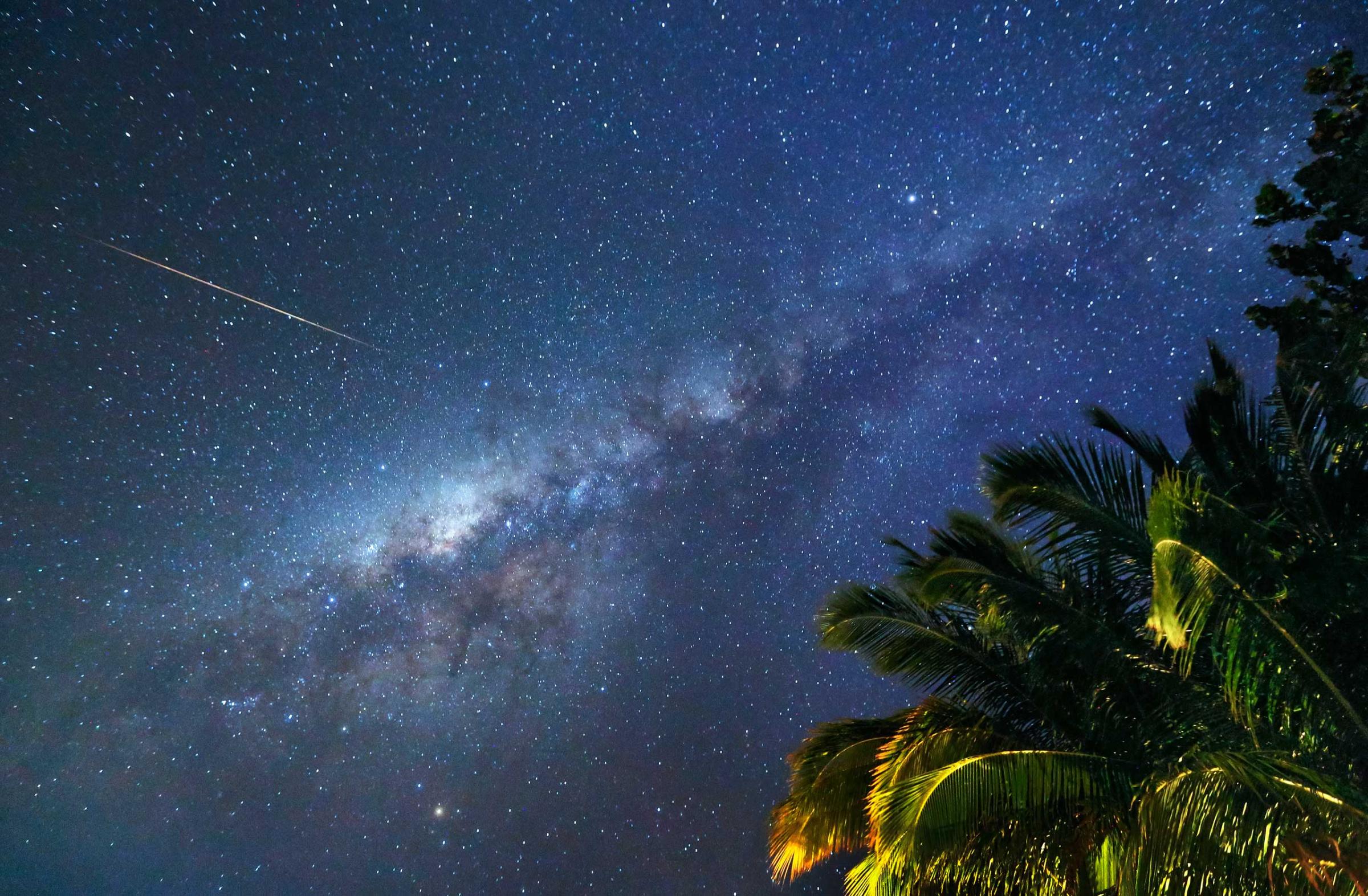 A meteor crosses the Milky Way