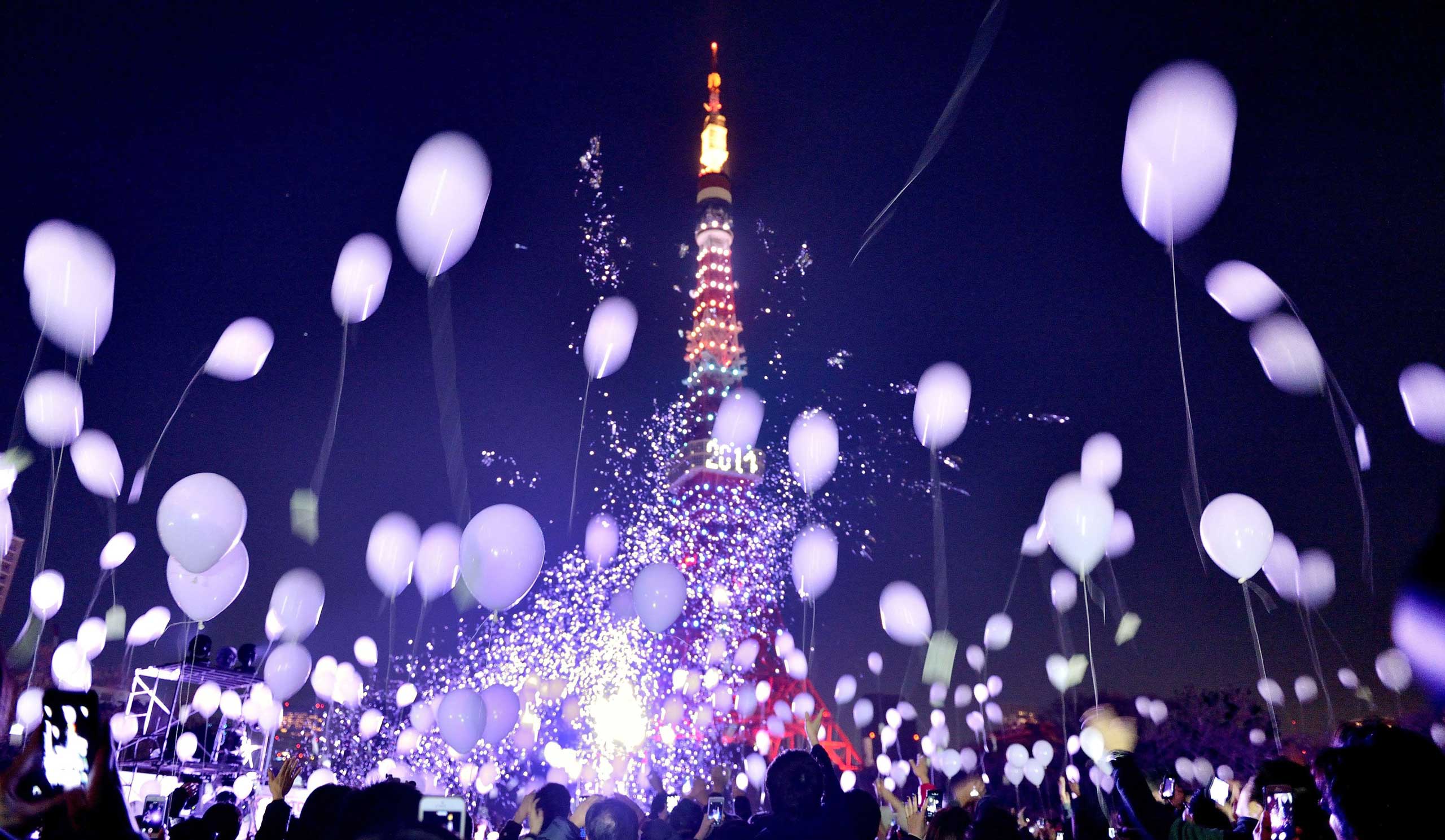 People release balloons to celebrate the New Year during the annual countdown ceremony by the Prince Park Tower Tokyo on January 1, 2014.