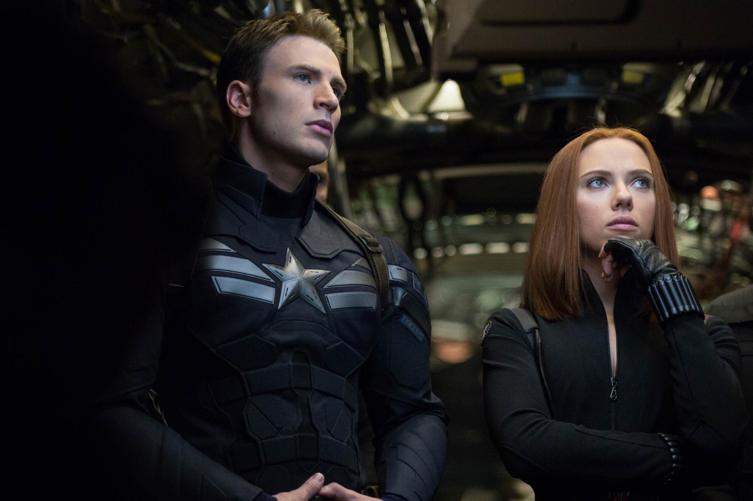 "Marvel's Captain America: The Winter Soldier"..L to R: Captain America/Steve Rogers (Chris Evans) and Black Widow/Natasha Romanoff (Scarlett Johansson) © 2014 Marvel.  All Rights Reserved.