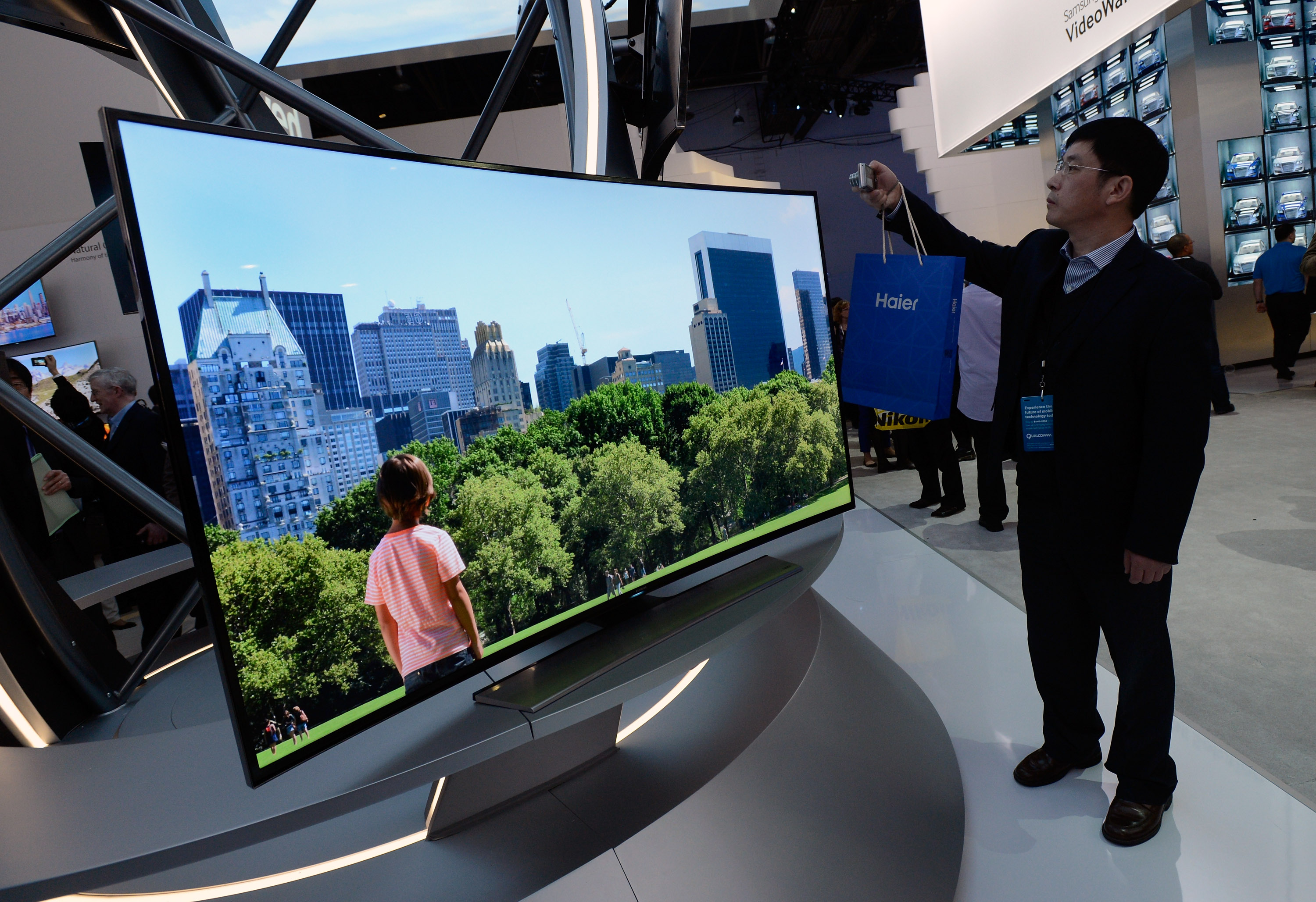 A Samsung curved OLED television is on display at the Samsung booth at the 2014 International CES at the Las Vegas Convention Center on January 7, 2014 in Las Vegas, Nevada. (David Becker&mdash;Getty Images)