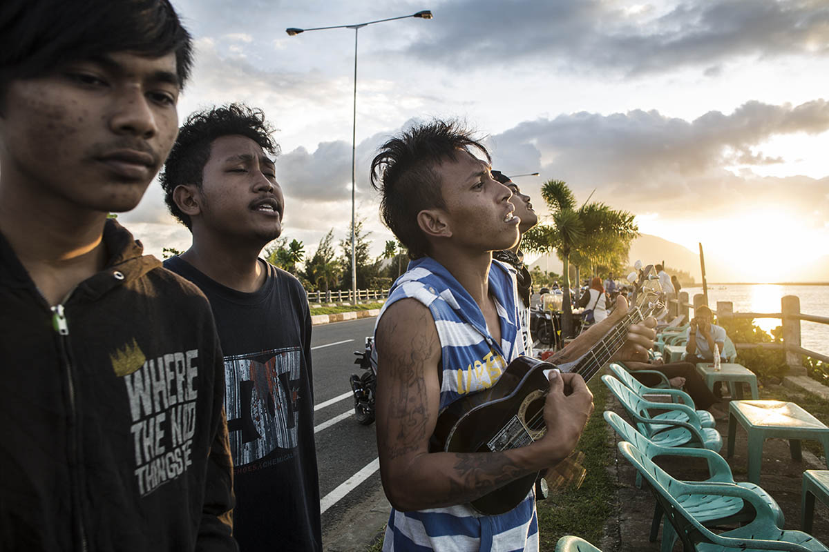Romy Syahputera plays the ukulele and sings together with his punk-rock friends at the beach of Ulee Lheue in Aceh province, Indonesia, on Nov. 18, 2014. (Per Liljas)