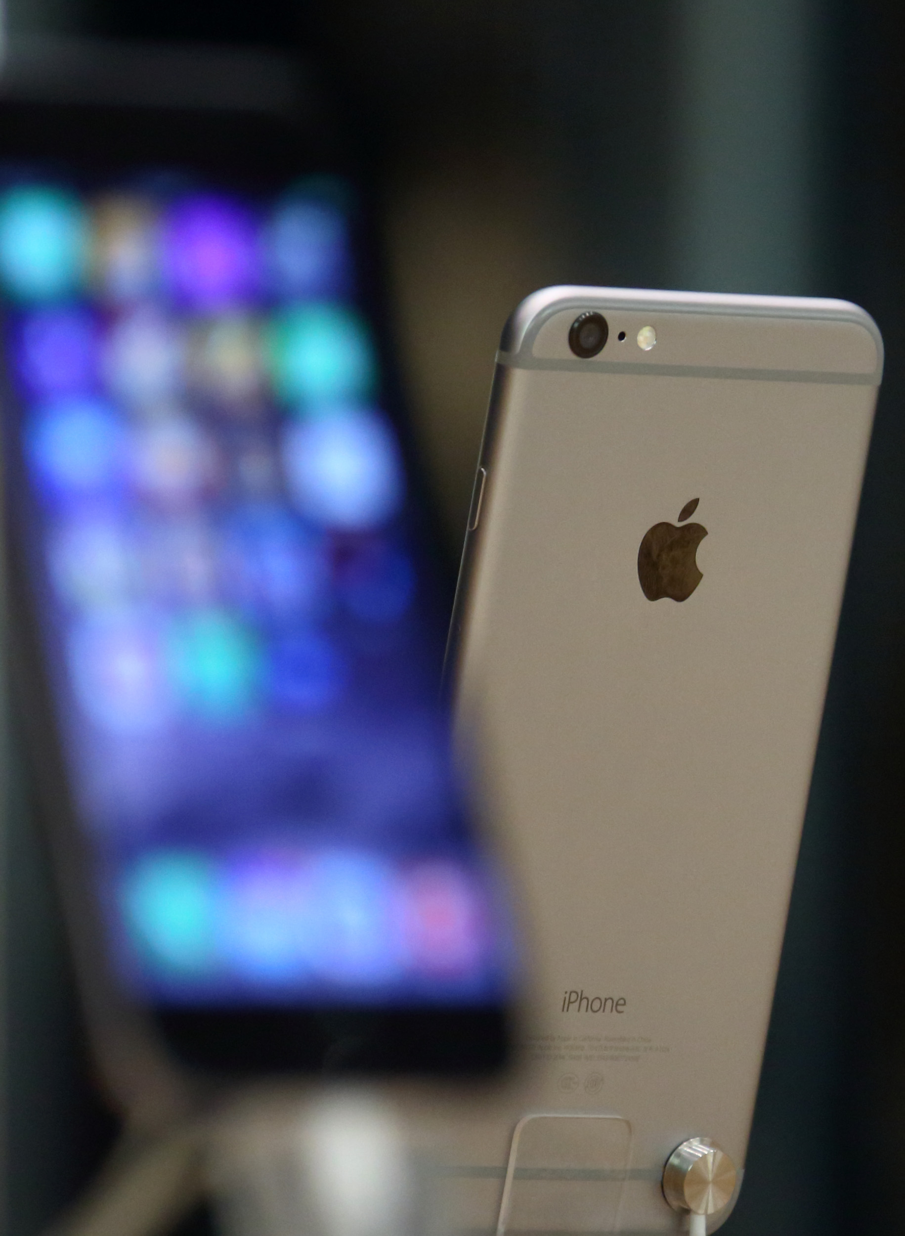 Apple's iPhone 6 is displayed at an Apple store in Beijing, China on Nov. 11, 2014. (Bloomberg—Bloomberg via Getty Images)