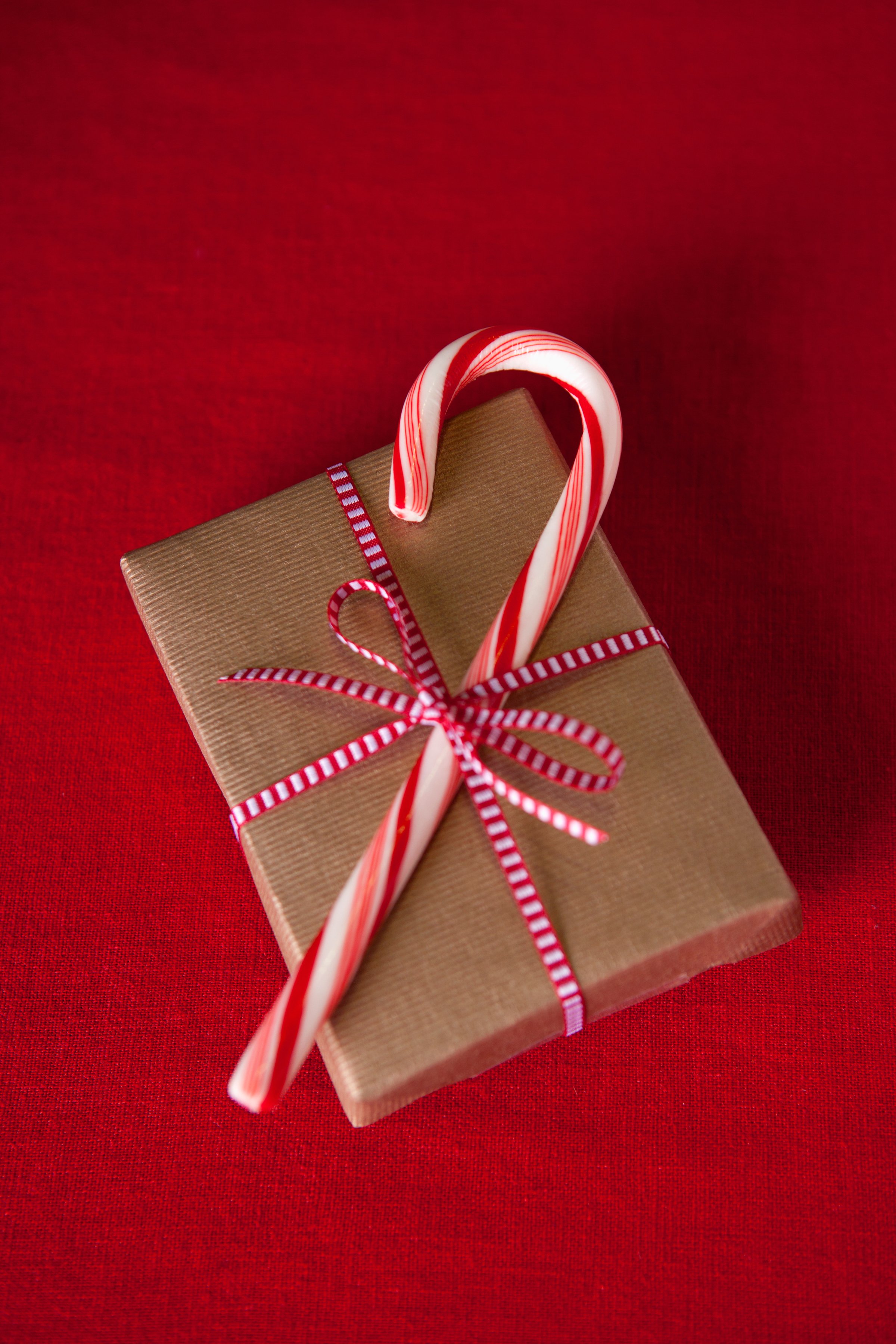holiday-gift-box-candy-cane