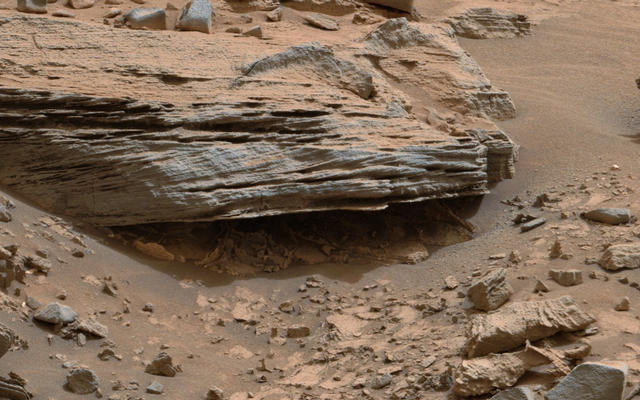 High-tide: layering in a Mars rock photographed by Curiosity suggests the movement of long-ago water (NASA/JPL)