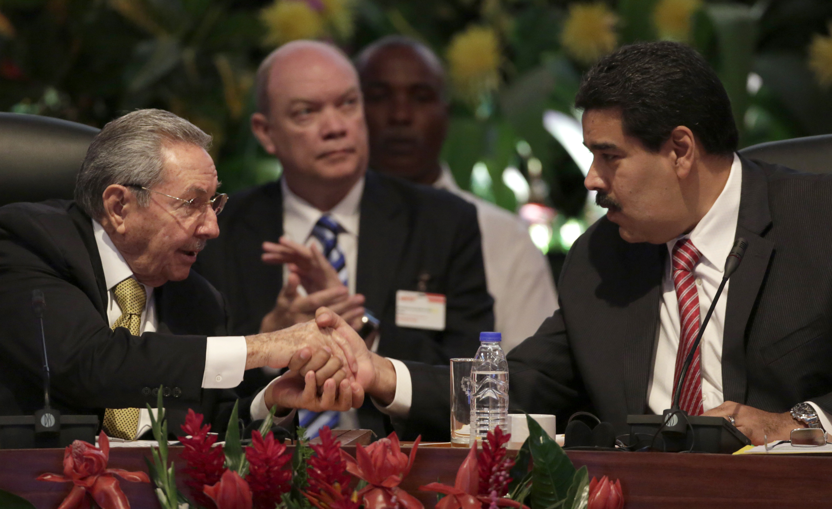 From Left: Cuba's President Raul Castro shakes hands with Venezuela's President Nicolas Maduro during the opening session of the 10th ALBA alliance summit in Havana on Dec. 14, 2014. (© Enrique de la Osa / Reuters&mdash;REUTERS)