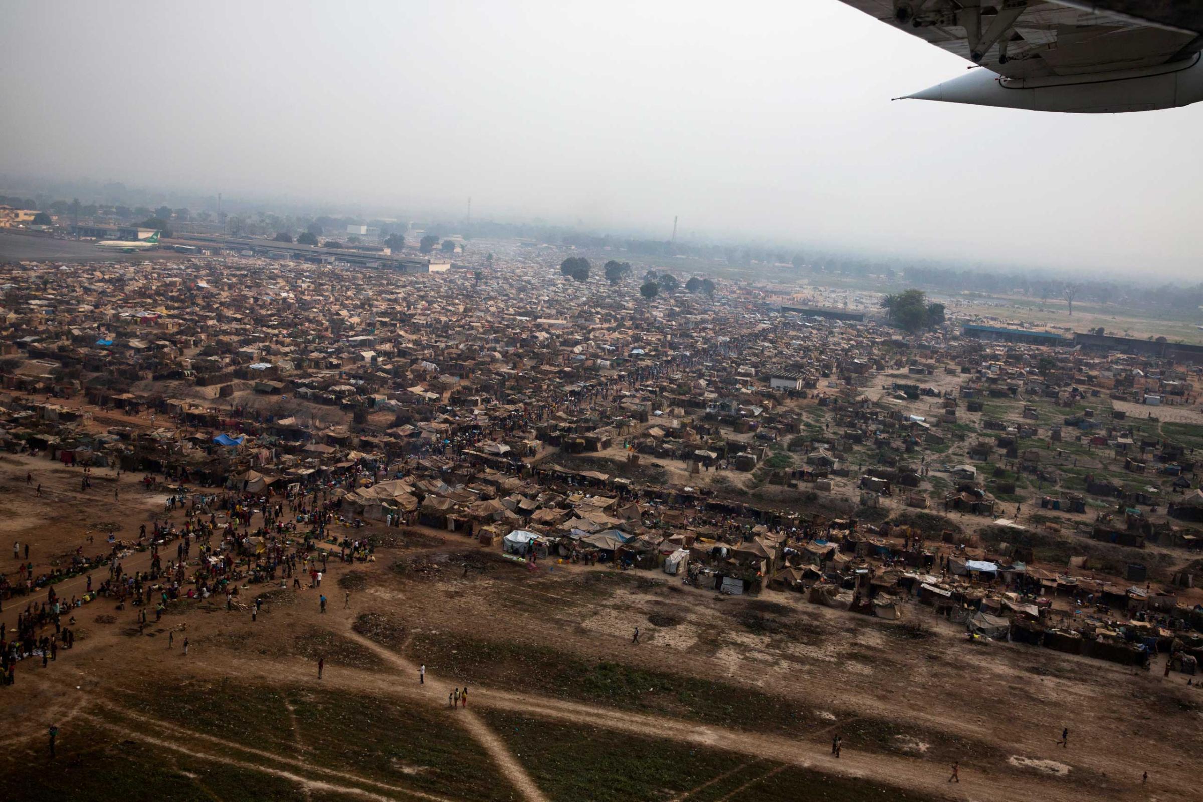 Bangui.Mpoko airport IDP camp where 100 000 people live (Jan-fev)
