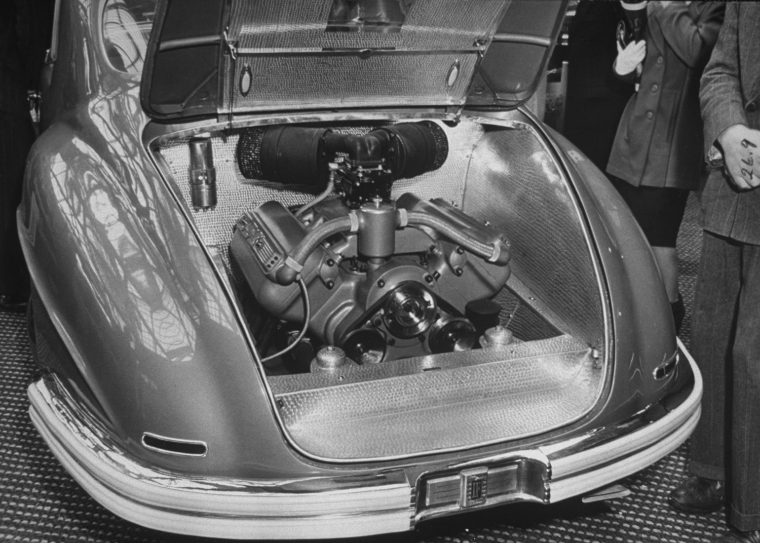 A view of the Italian Isotta Fraschini's engine, 1947.