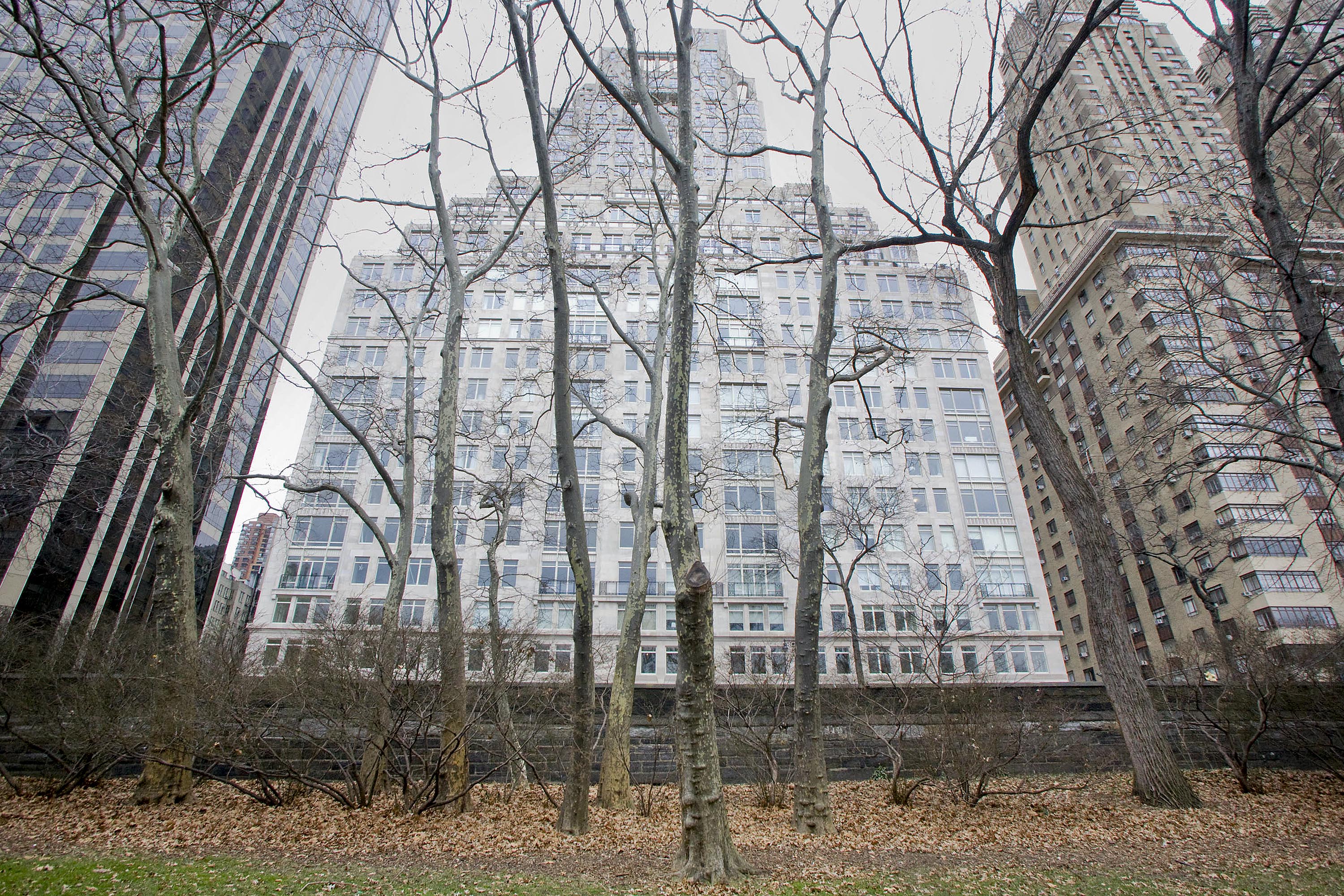 15 Central Park West, a luxury condominium building, stands in New York, U.S., on Jan. 6, 2009.