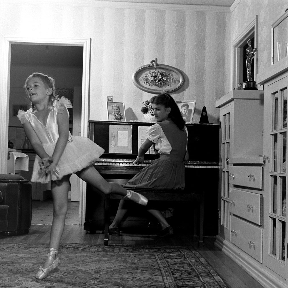 Natalie Wood practices as her 16-year-old sister Olga plays a Chopin waltz, 1945.