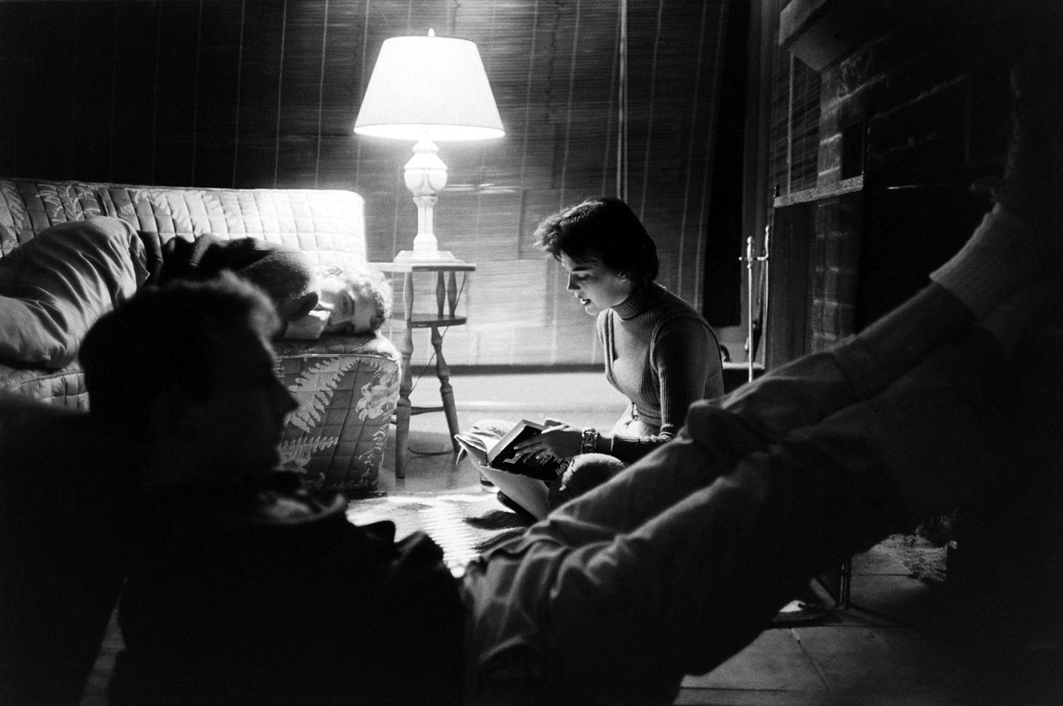 Natalie Wood reads aloud for friends Hopper and Adams.