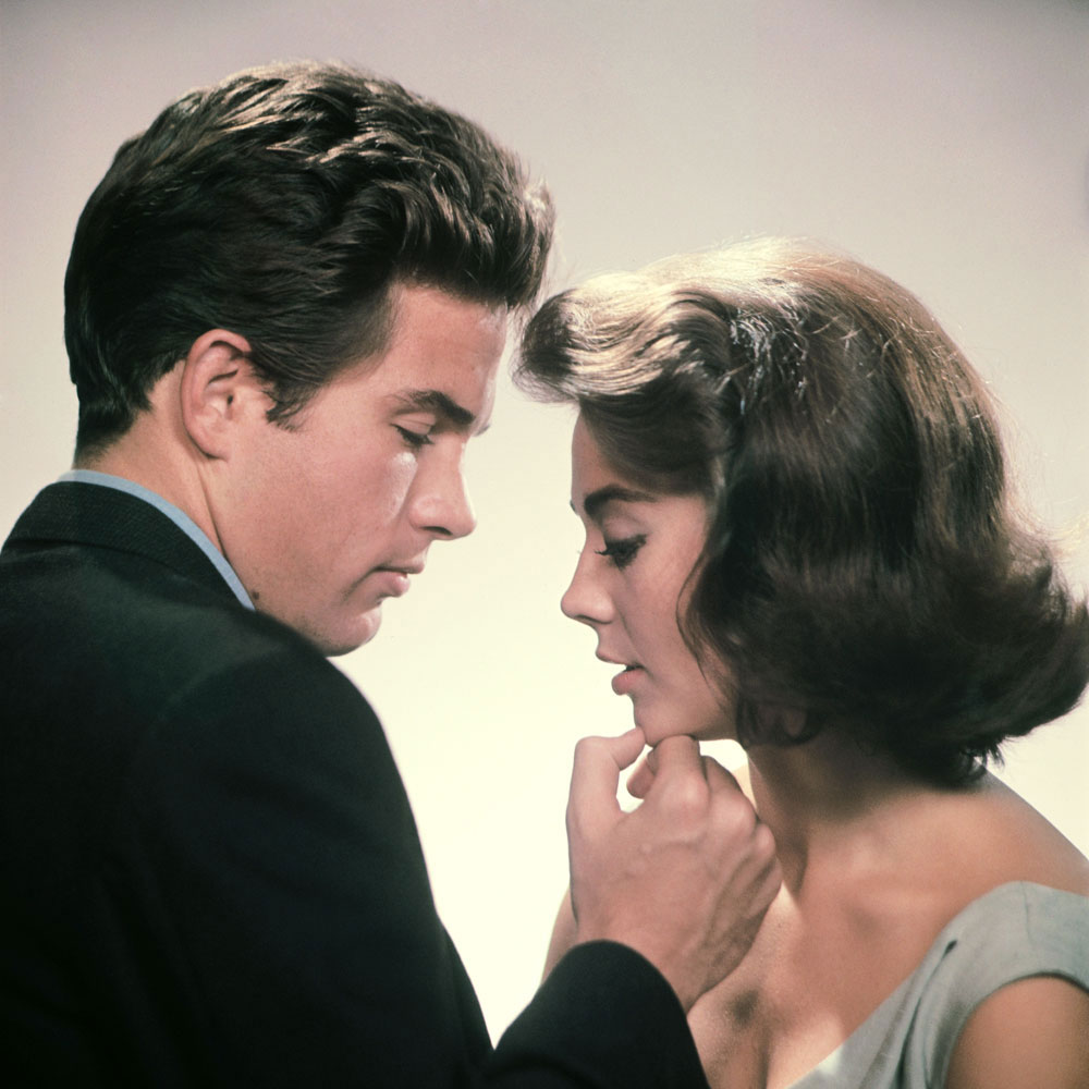 Natalie Wood and Warren Beatty pose for a portrait for Splendor.