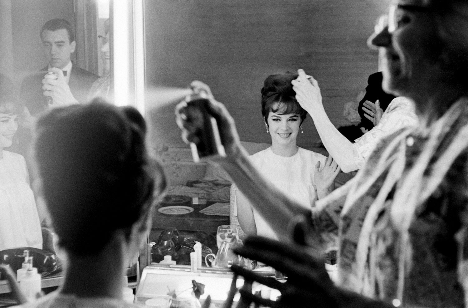 Natalie Wood gets the final touches on her updo with hair spray before the Academy Awards in April 1962.