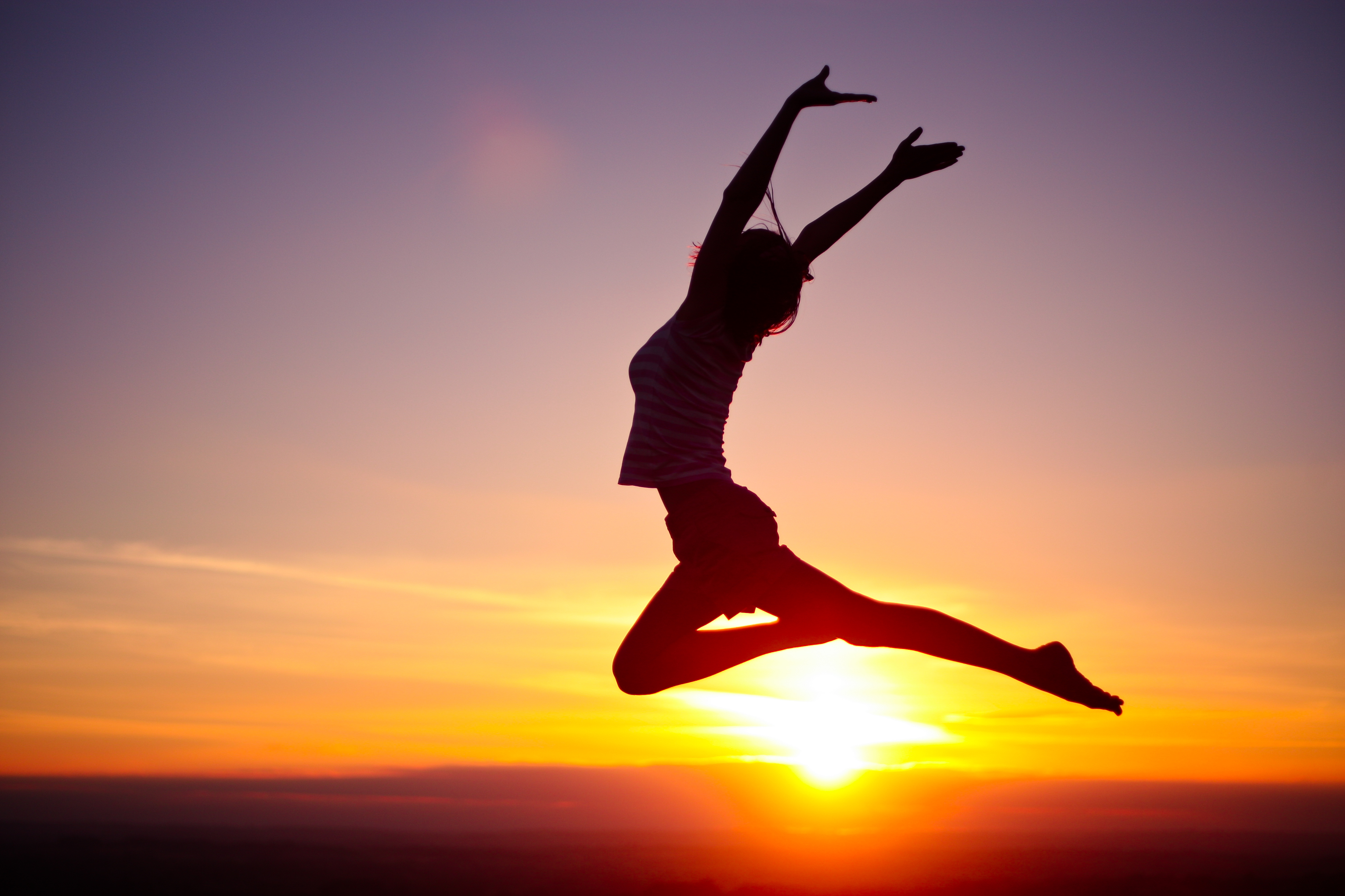 Silhouette-girl-jumping