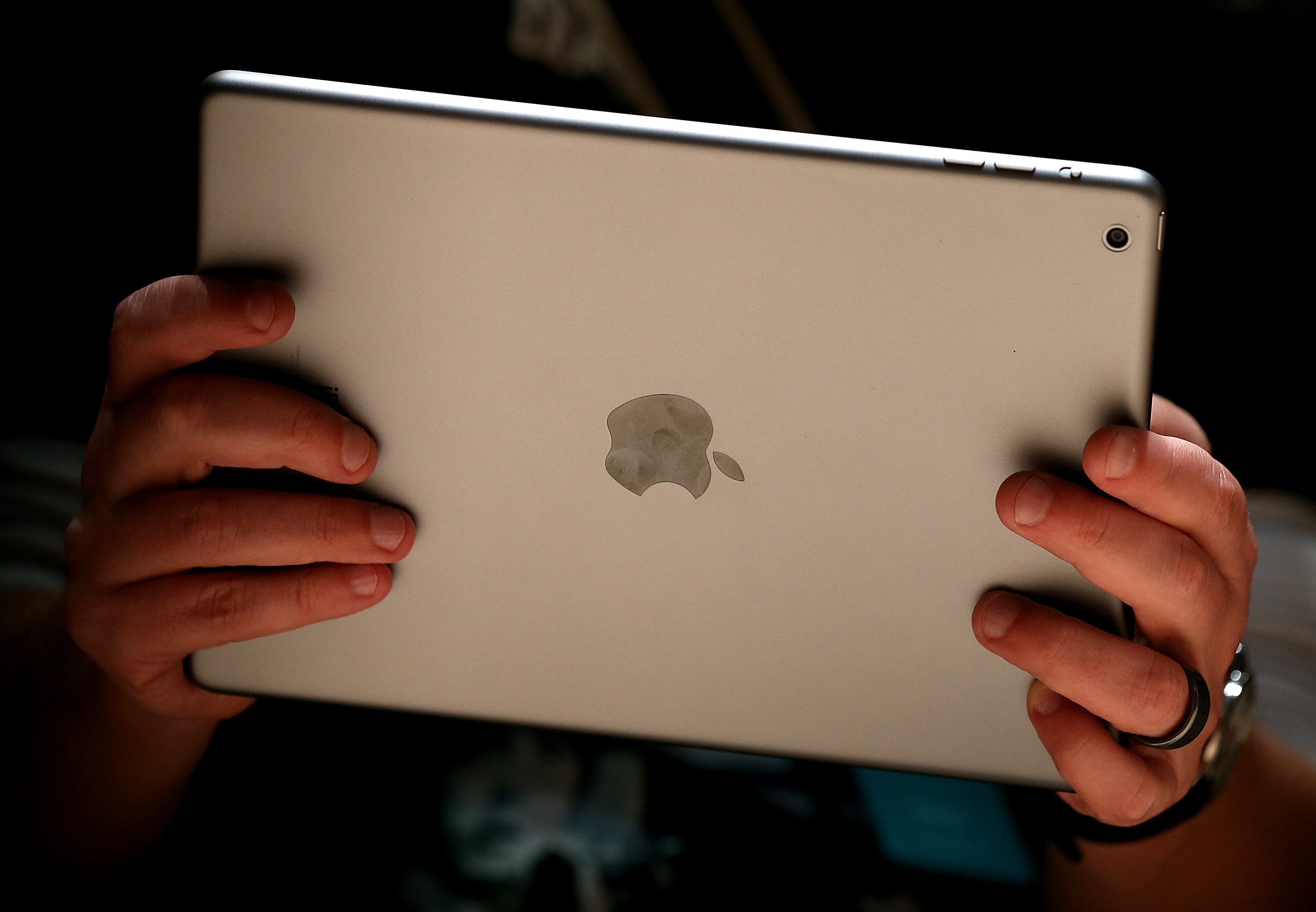 An attendee looks at the new iPad Air during an Apple announcement at the Yerba Buena Center for the Arts on October 22, 2013 in San Francisco, California. (Justin Sullivan&mdash;Getty Images)