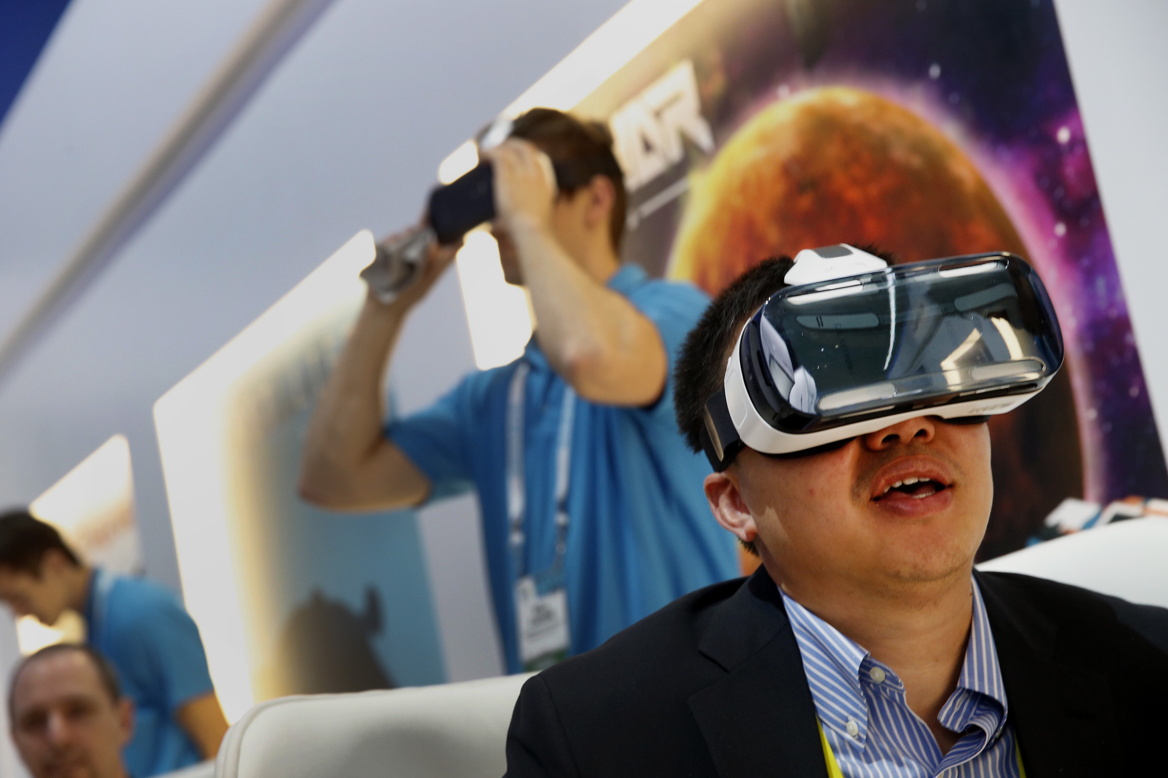 An attendee during the 2015 Consumer Electronics Show (CES) in Las Vegas, Nevada, U.S., on Tuesday, Jan. 6, 2015. (Patrick T. Fallon&mdash;Patrick T. Fallon)