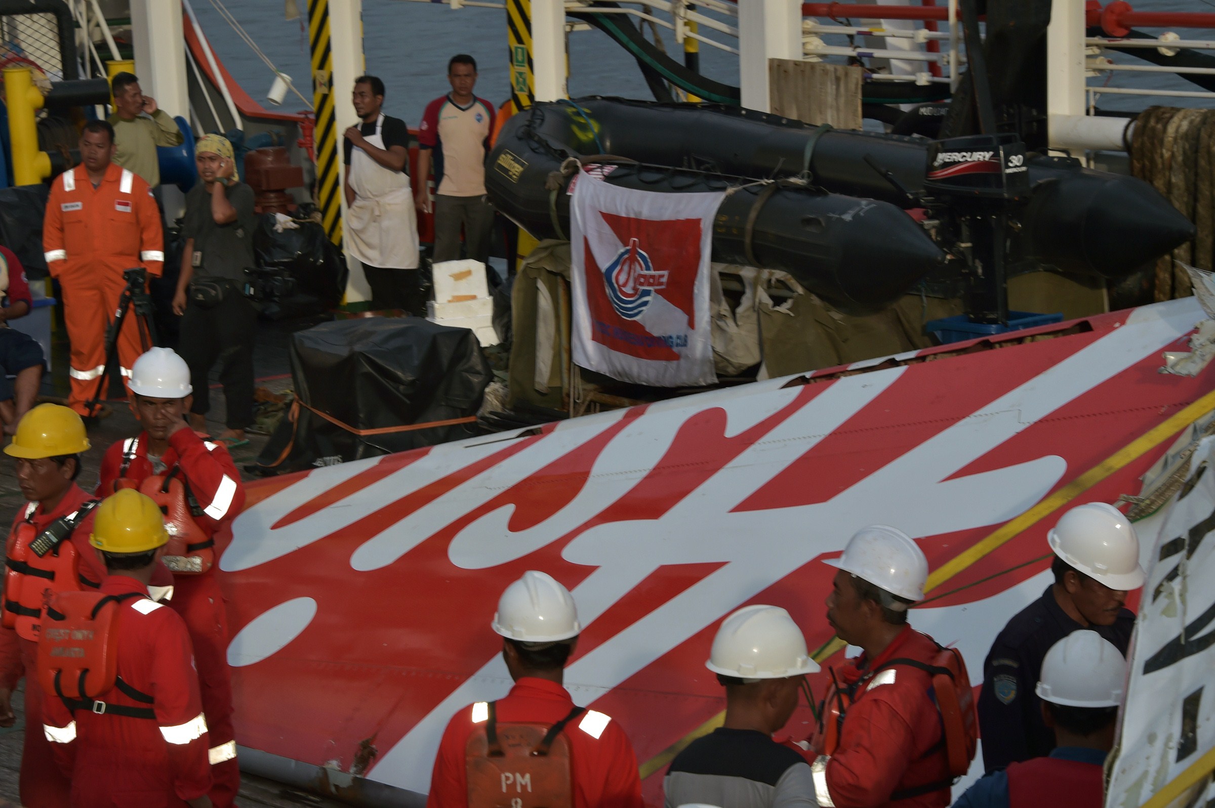 Indonesian crew of the Crest Onyx ship prepare to hoist recovered wreckage of AirAsia flight QZ8501 at port in Kumai on January 11, 2015. Indonesian divers on January 11 found the crucial black box flight recorder of the AirAsia plane that crashed in the Java Sea a fortnight ago with 162 people aboard, the transport ministry said. (Adek Berry—AFP/Getty Images)