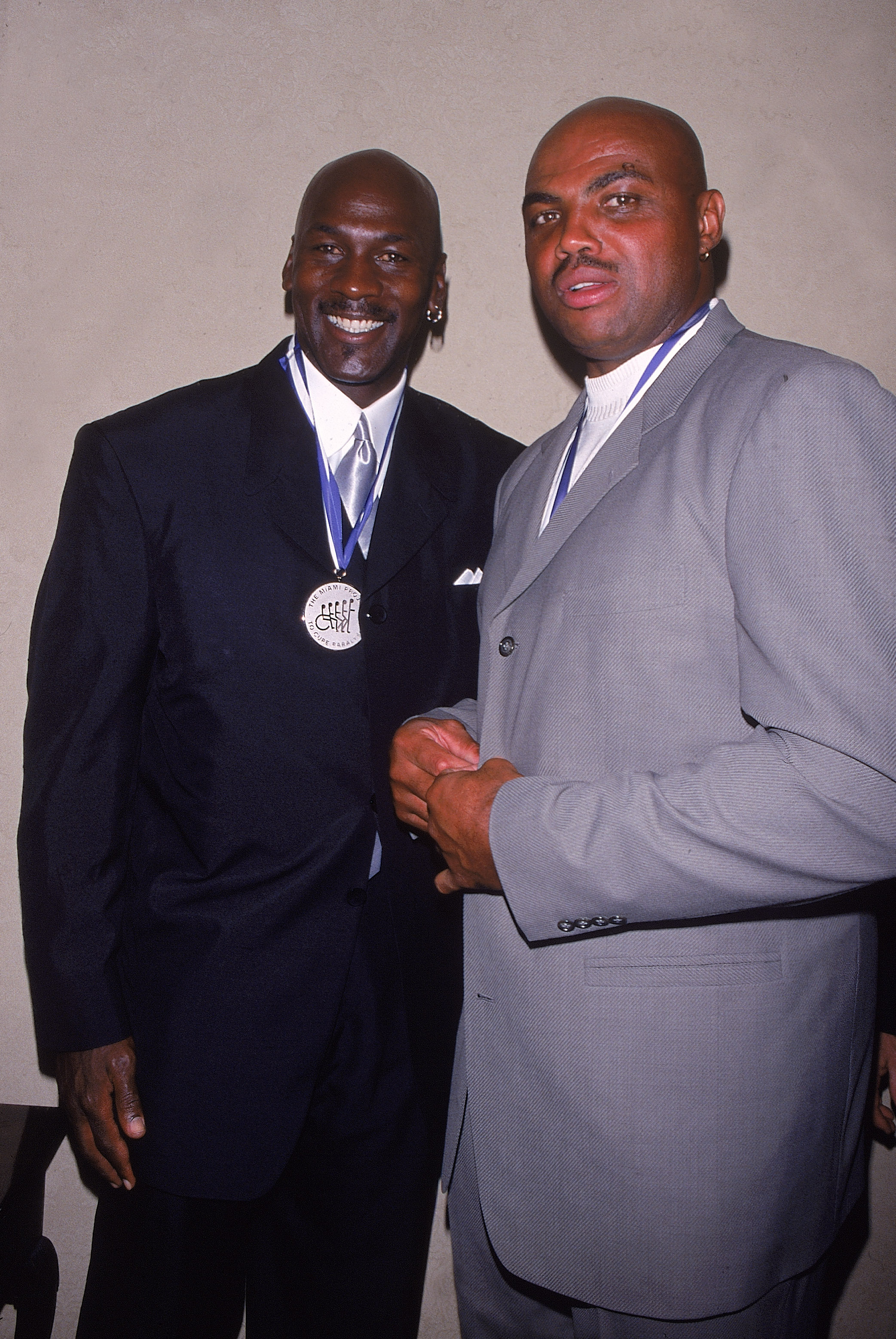 (L-R) Basketball players Michael Jordan and Charles Barkley at Great Sports Legend Dinner on 26 Sept., 2000. (Sylvain Gaboury—The LIFE Picture Collection/Getty Images)