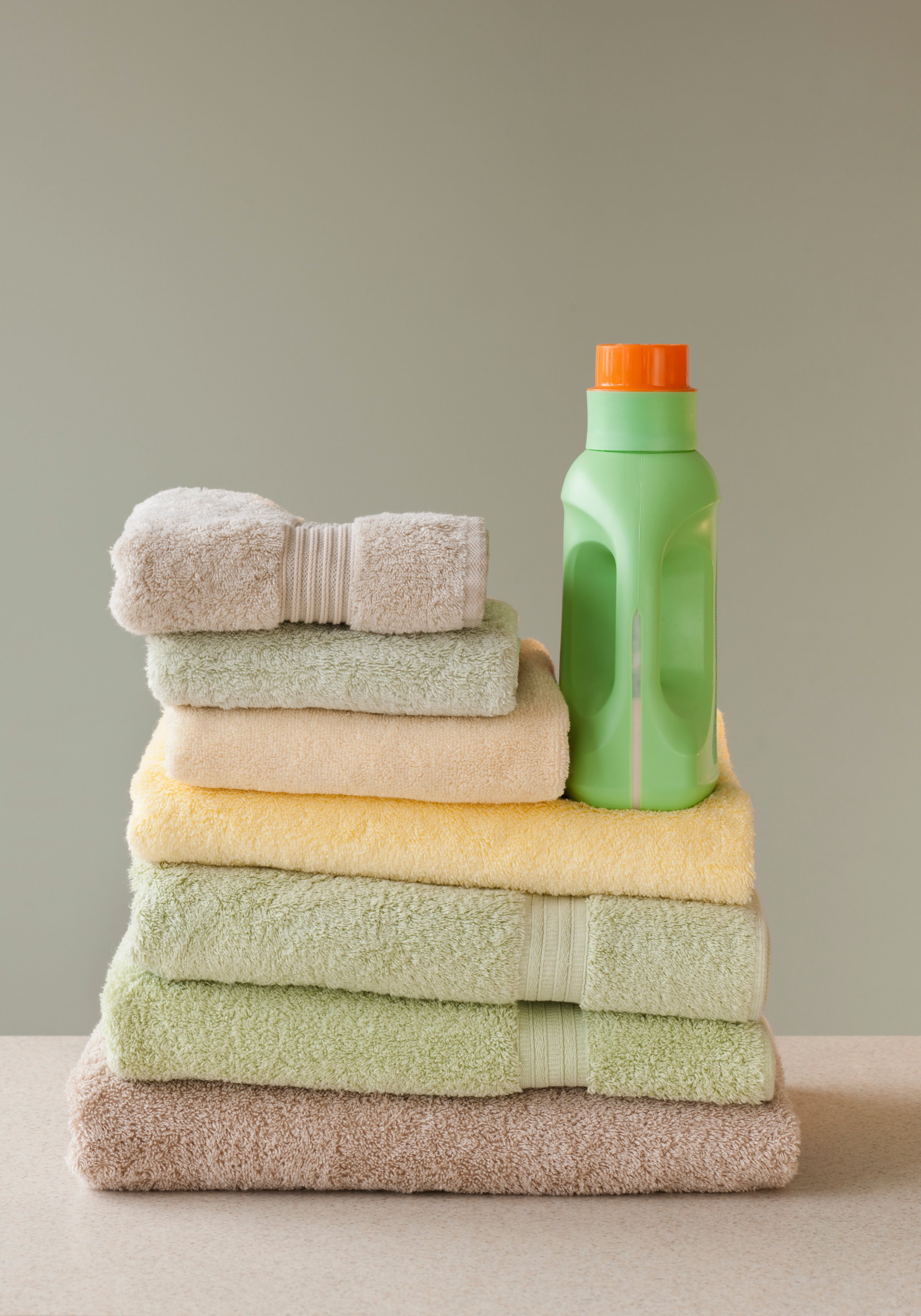 folded-towels-detergent