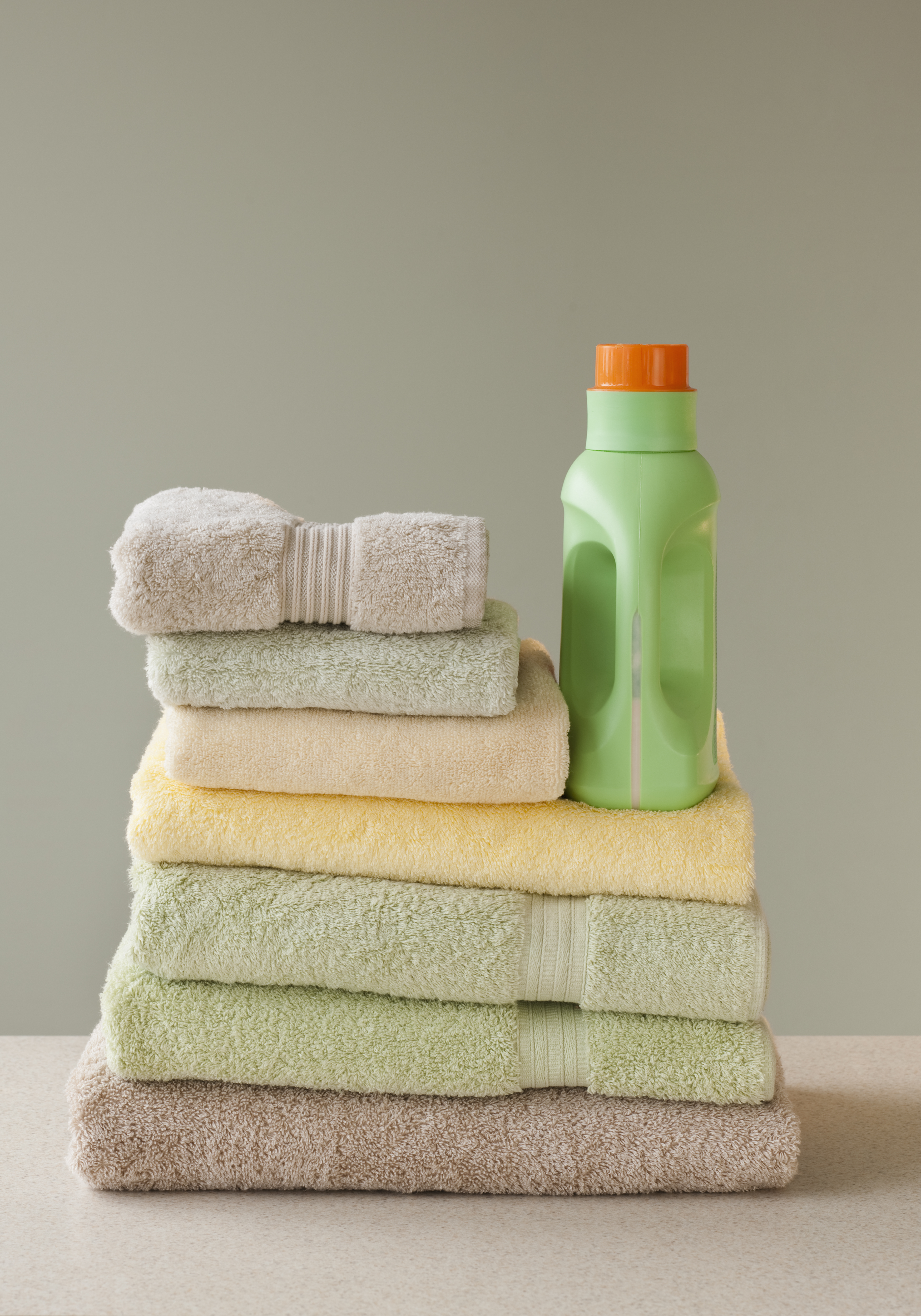 folded-towels-detergent