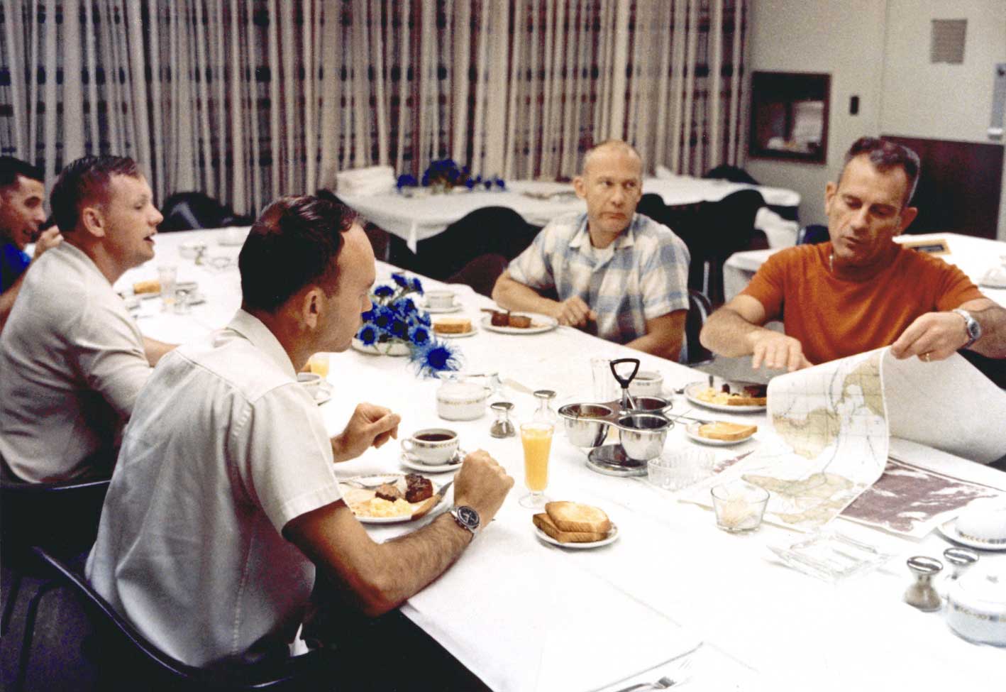 In case one of the astronauts fell sick there were designated back-ups who would carry out the mission in their place if necessary. Neil Armstrong, Michael Collins, Deke Slayton, and Buzz are sen here at the prelaunch breakfast along with back-up crew-member Bill Anders.