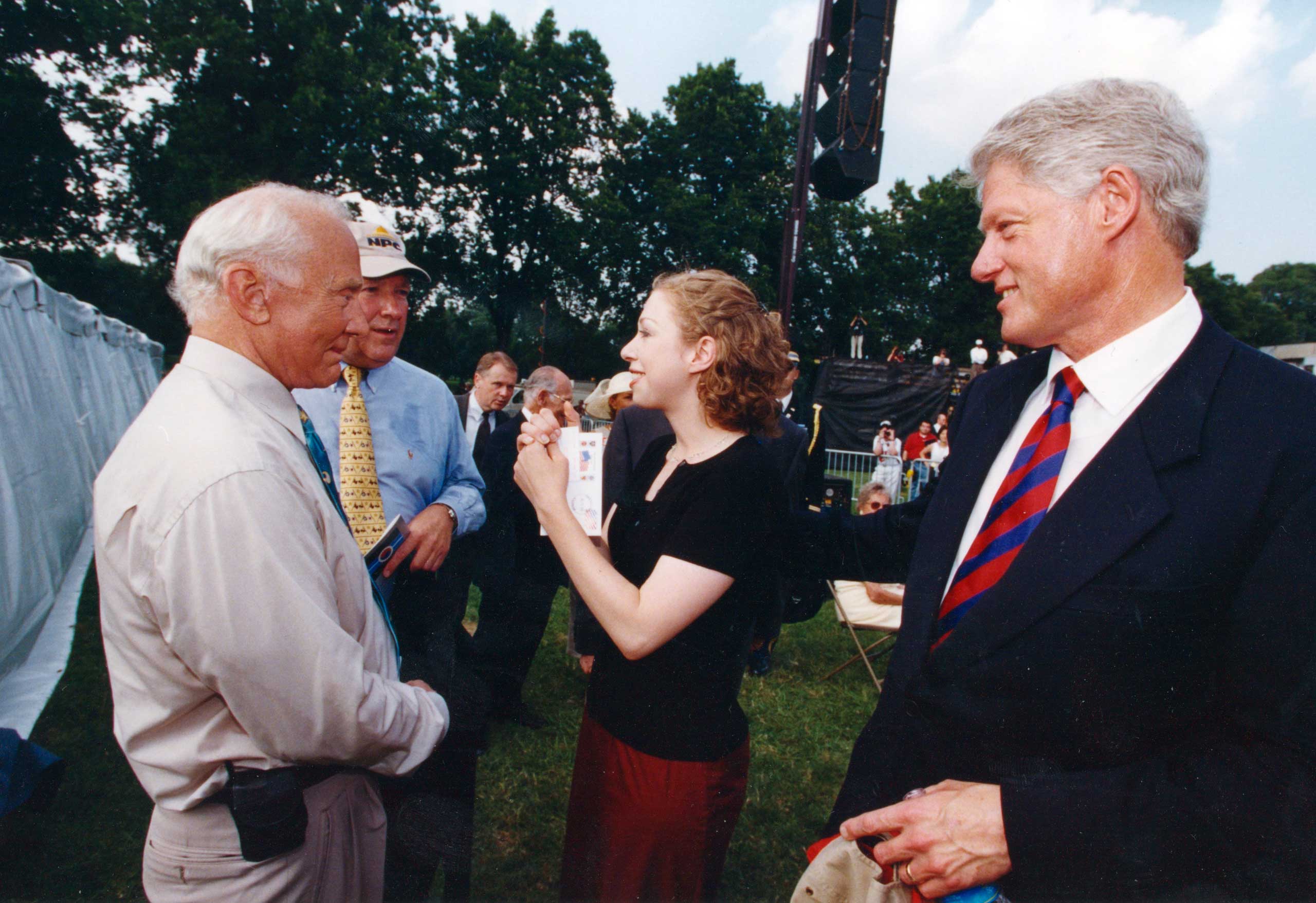 Buzz Aldrin met President Bill Clinton and his daughter Chelsea Clinton at an informal event.