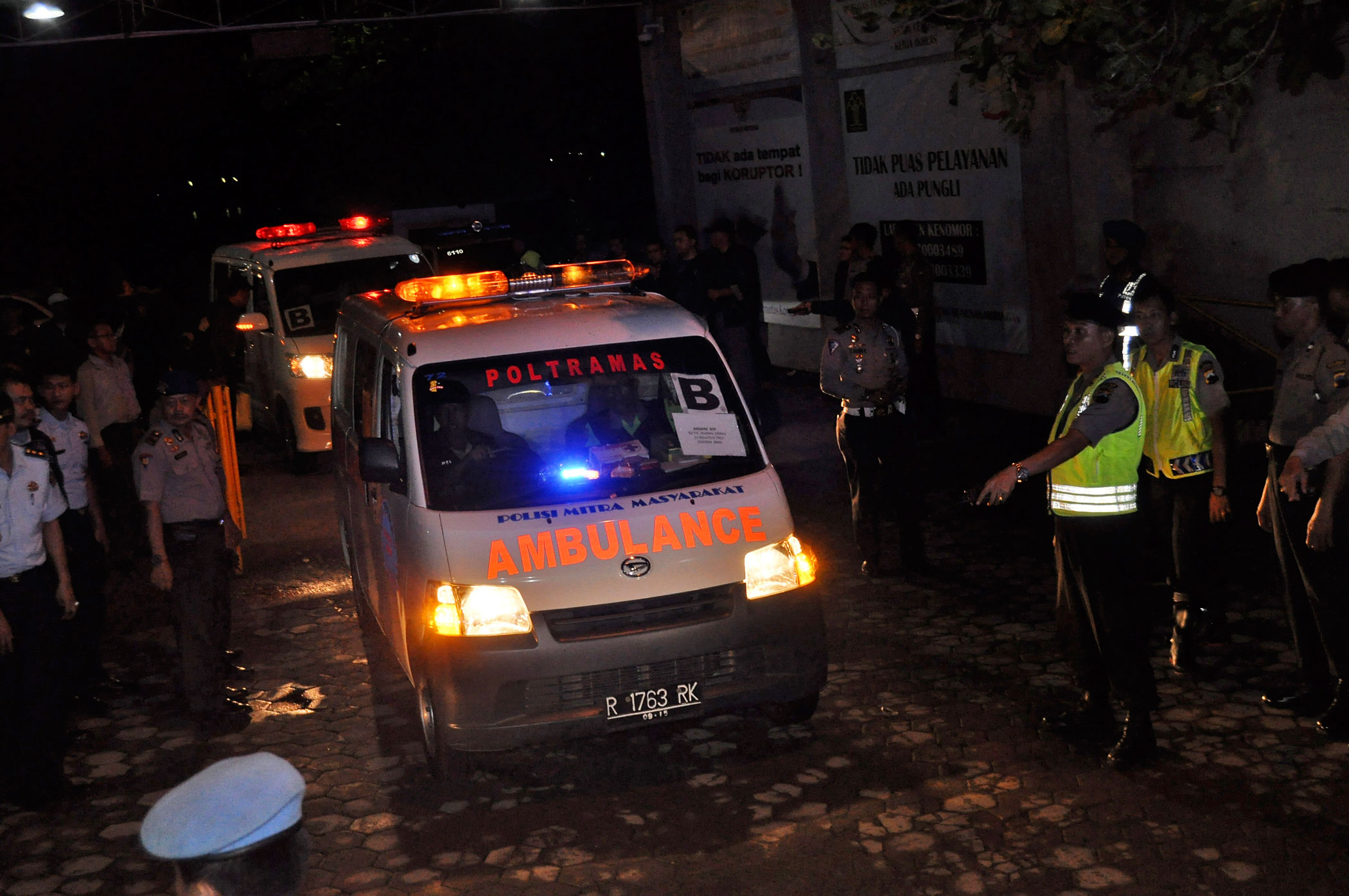 Ambulances carrying the bodies of drug convicts arrive at Wijayapura port in Cilacap, Indonesia, Jan. 18, 2015. (Wagino—AP)