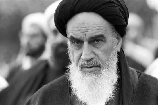 11/20/1978. Ayatollah Khomeini praying in Neauphle-le-Chateau