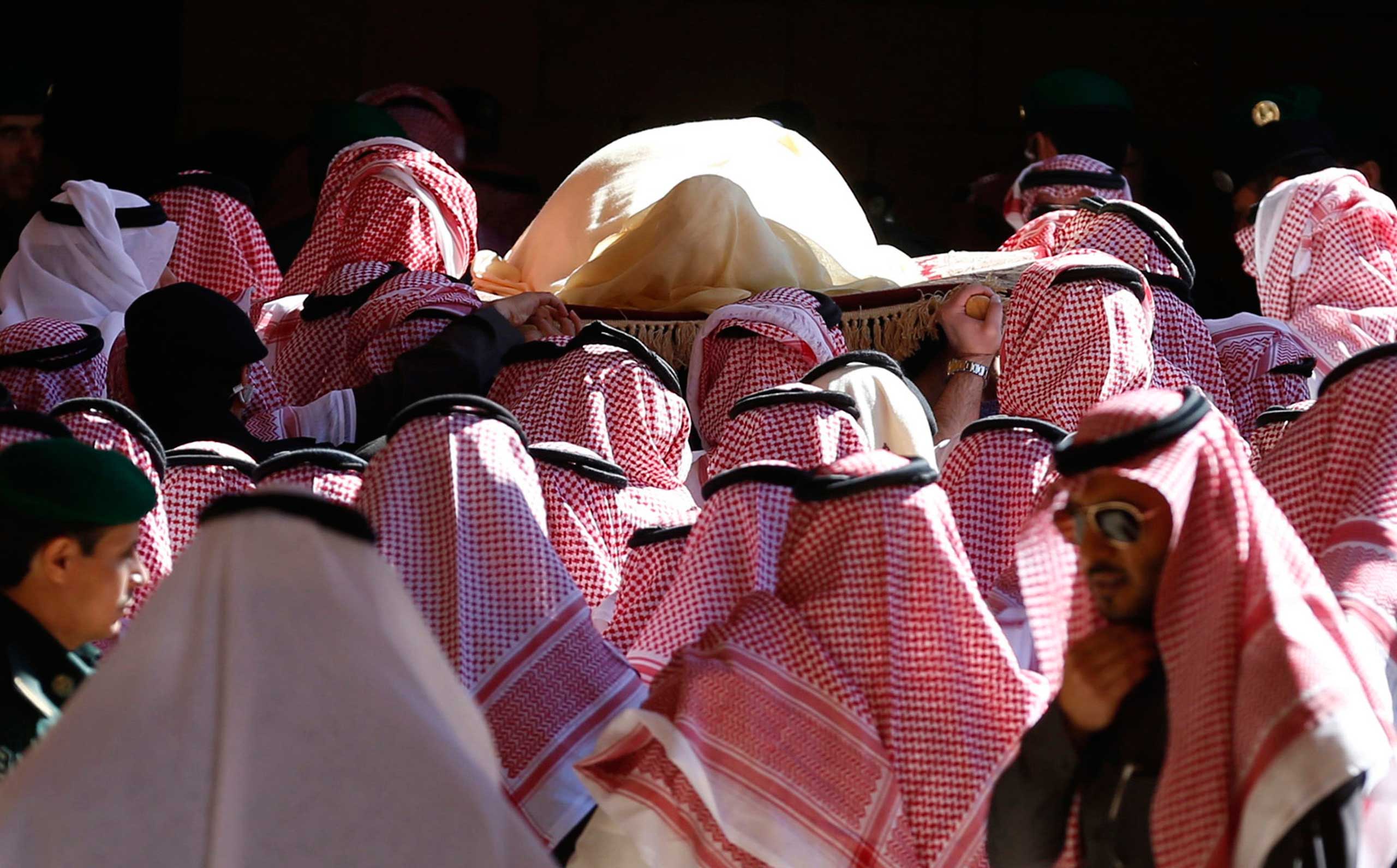 The body of Saudi King Abdullah bin Abdul Aziz is carried during his funeral at Imam Turki Bin Abdullah Grand Mosque, in Riyadh